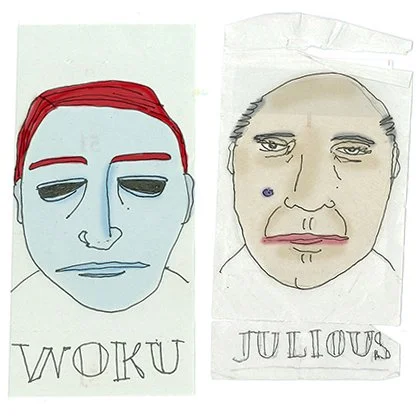 1. Woku.

No es que se pierda en una ciudad que no conoce. Ni en un lugar sin señales. No. Tampoco es que se pierda donde no hay puntos de referencia. No.

Lo que pasa es que se pierde en su propia ciudad. En su barrio. Se pierde dentro de su casa. D