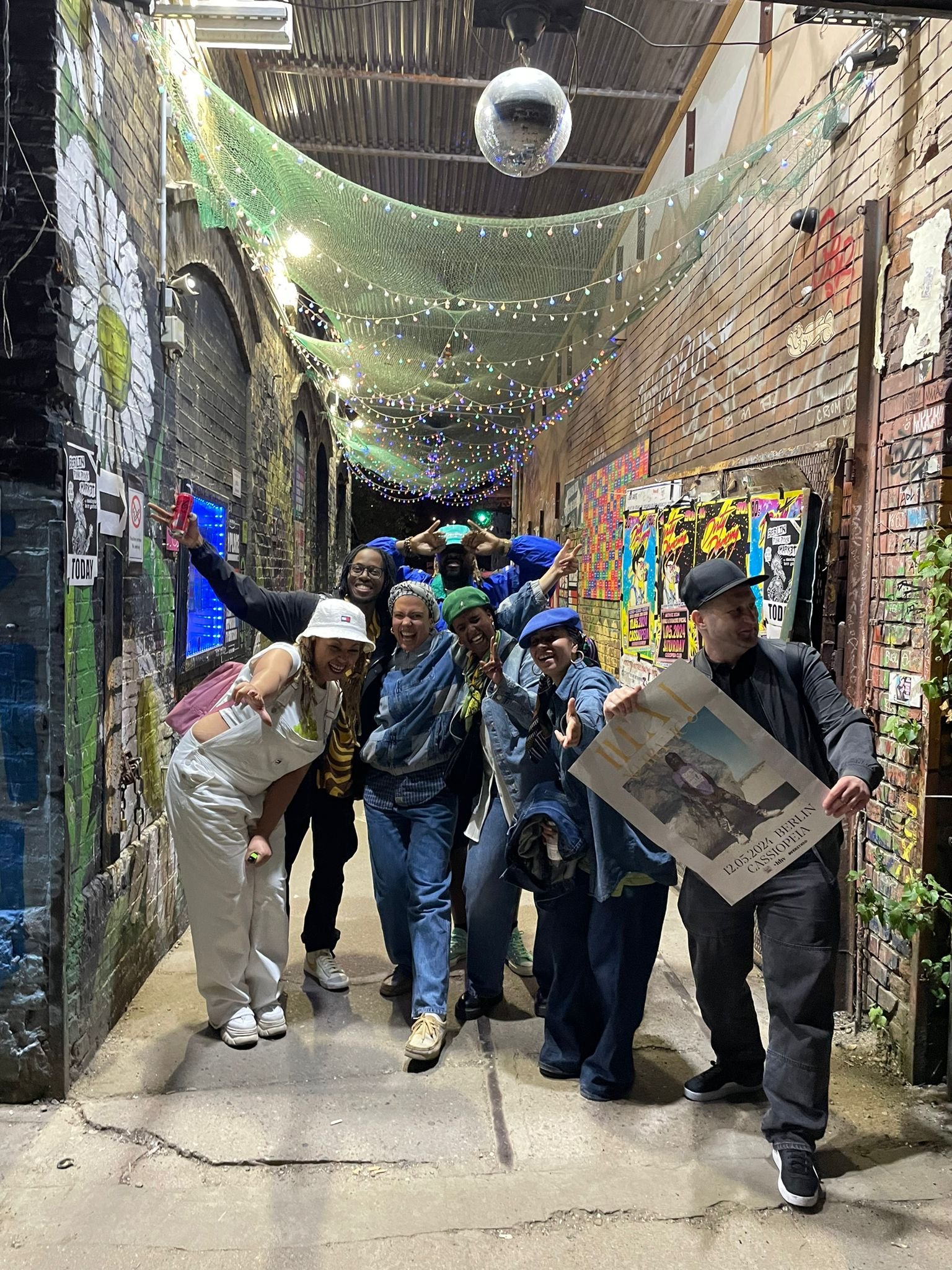 Performing Dancer with Iman Gele & Maëlle Find for musicians ILLA J & Harleighblu, Berlin (2024)