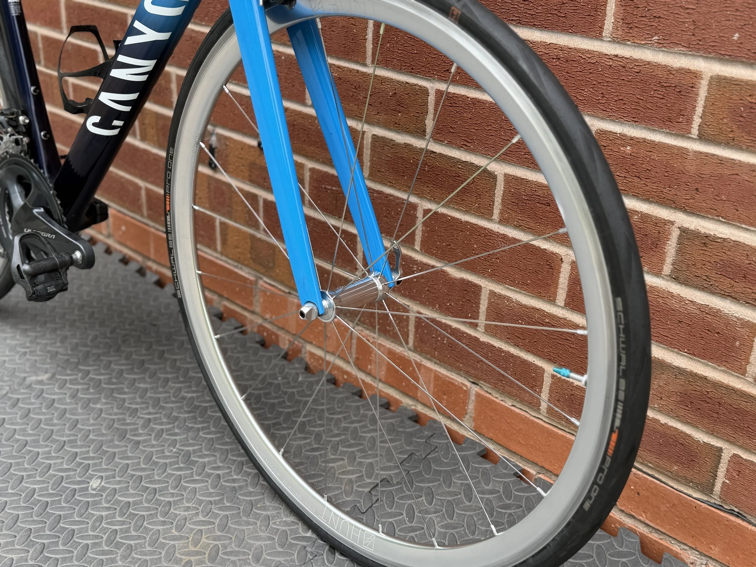 Canyon Carbon Road Bike 19.jpg