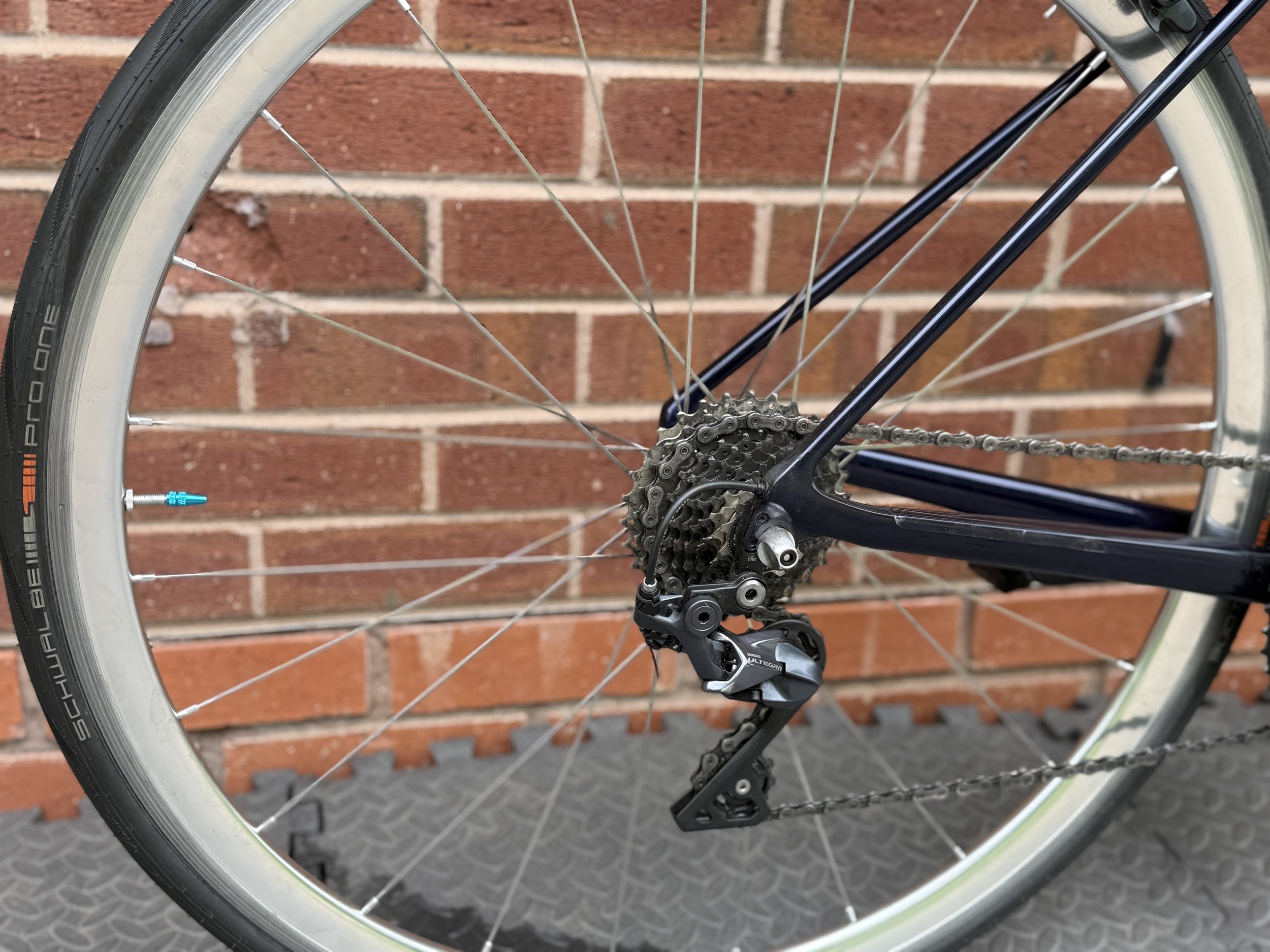 Canyon Carbon Road Bike 18.jpg