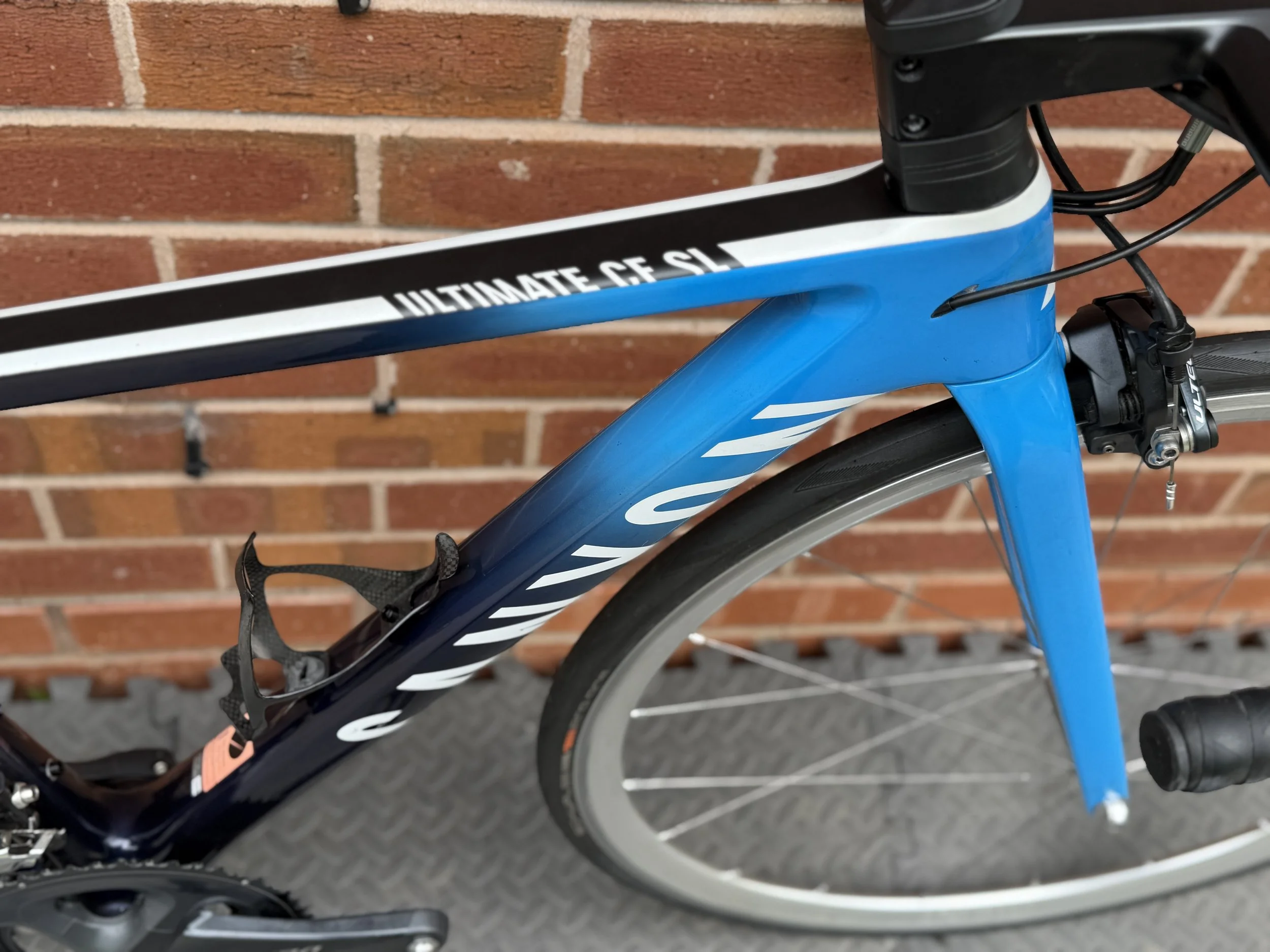 Canyon Carbon Road Bike 20.jpg