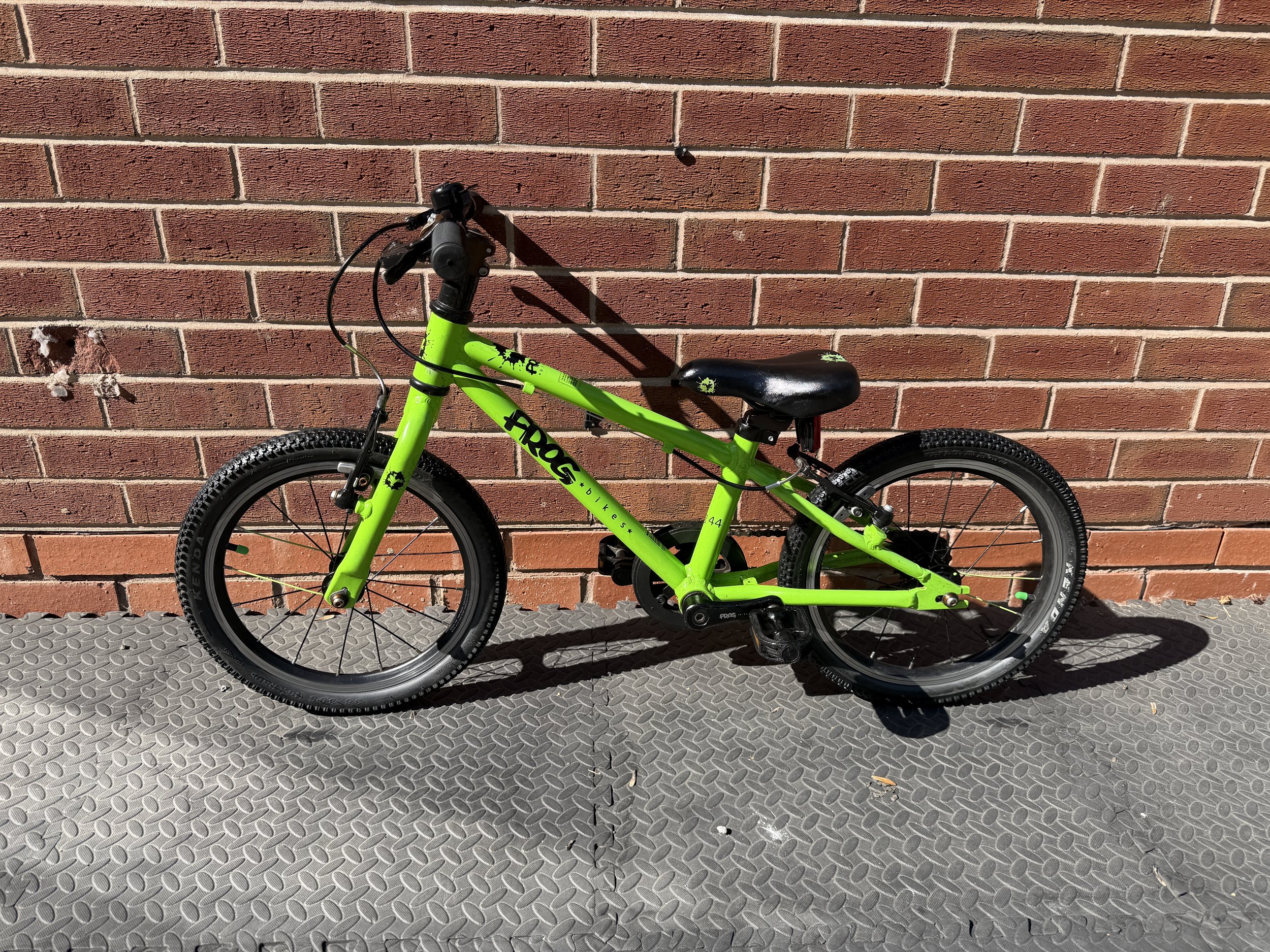 Pre-Loved Frog 44 First Pedal Bike – 16" (Green)