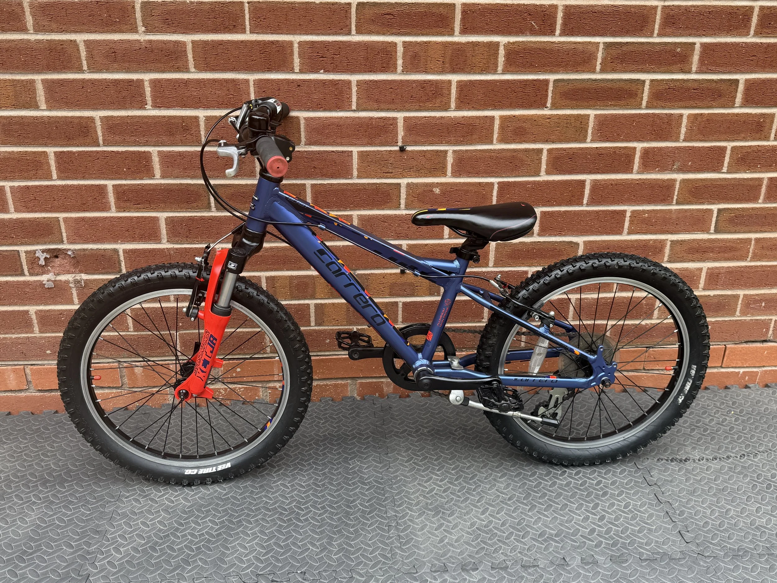 Pre-Loved Carrera Blast Youth Mountain Bike – 20” (Blue/Red)