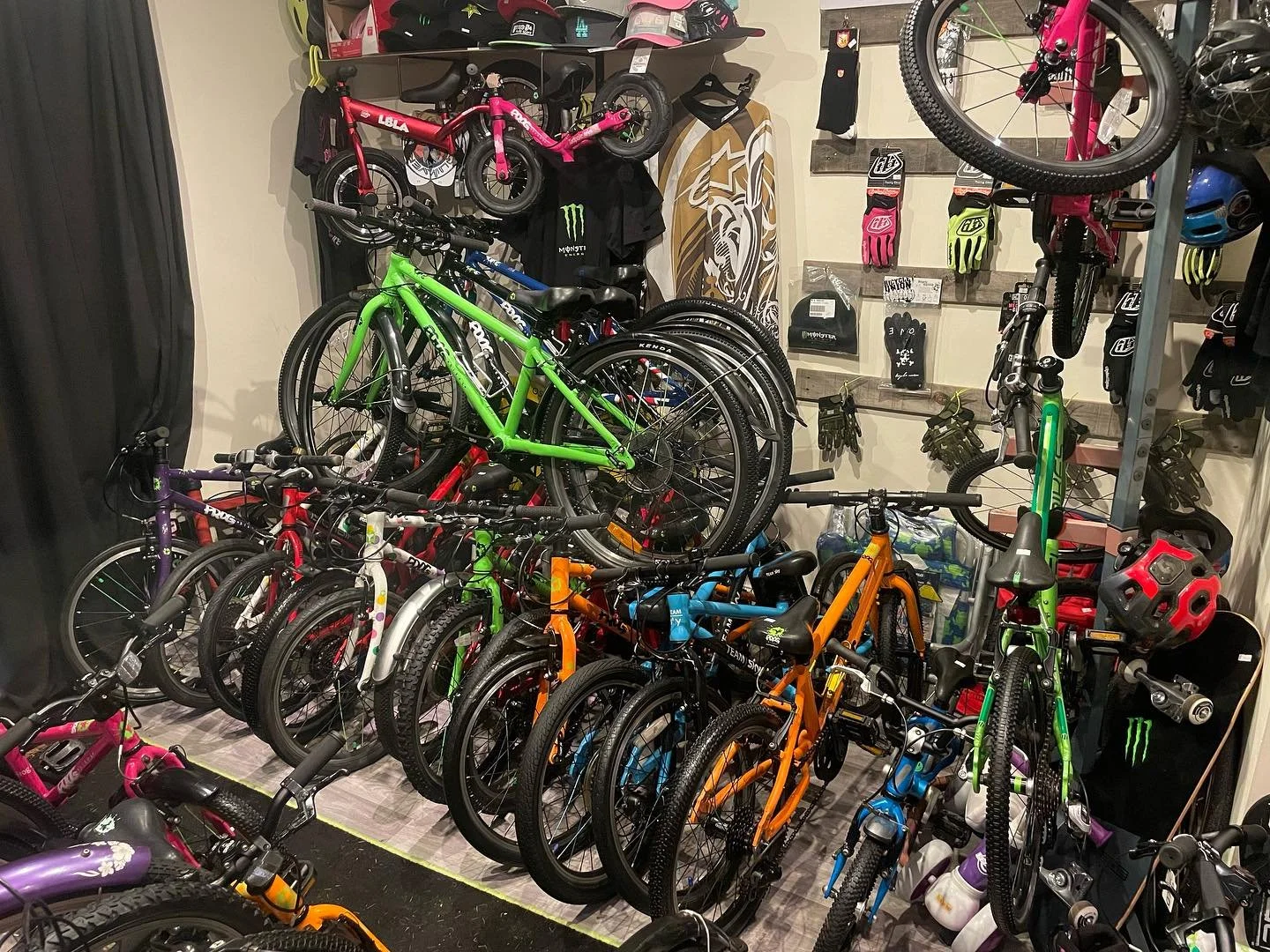 Busy busy bike shop&hellip; #frogbikes #christmas2025 #giftideas #newbicycle #bikeride #bicycleshop #riderowned #three54ridestore #mountainbike
