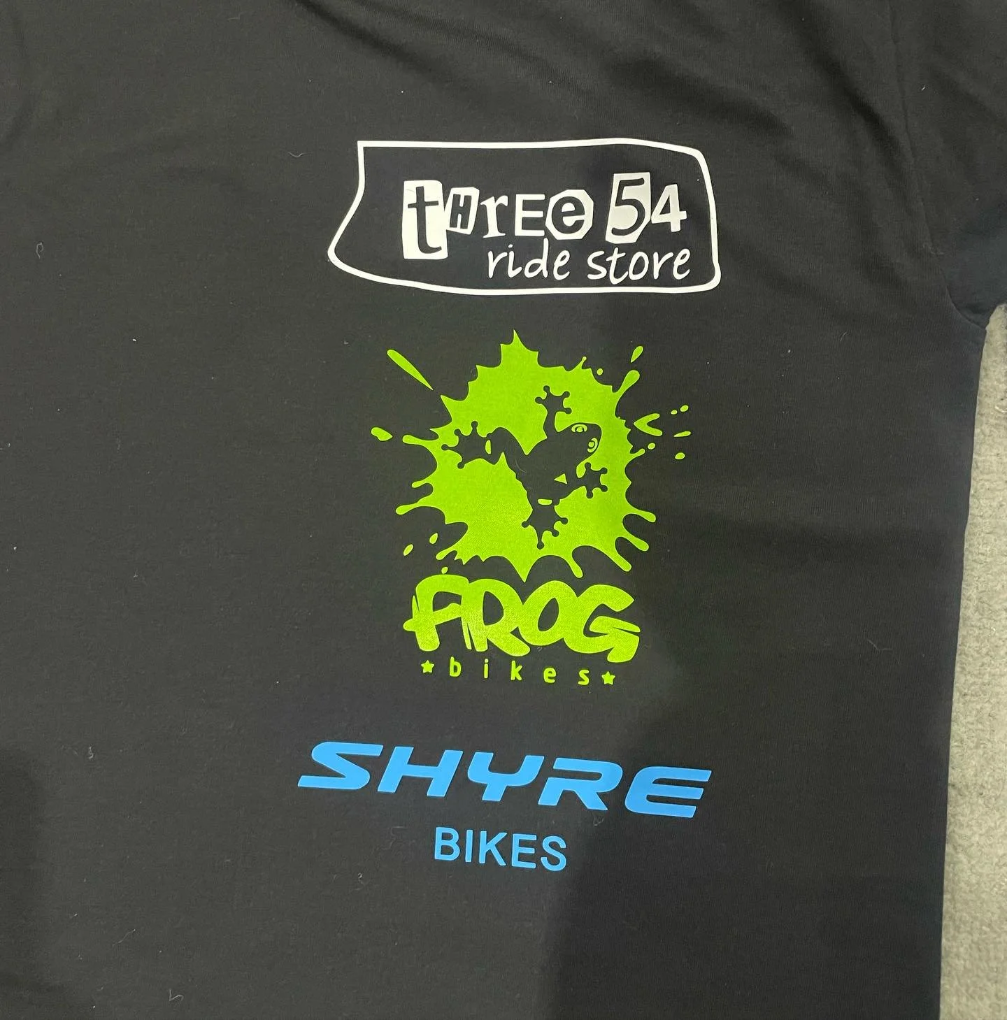New shop clothes day 😎👌 #bikeshop #riderowned #frogbikes #shyrebikes #three54ridestore