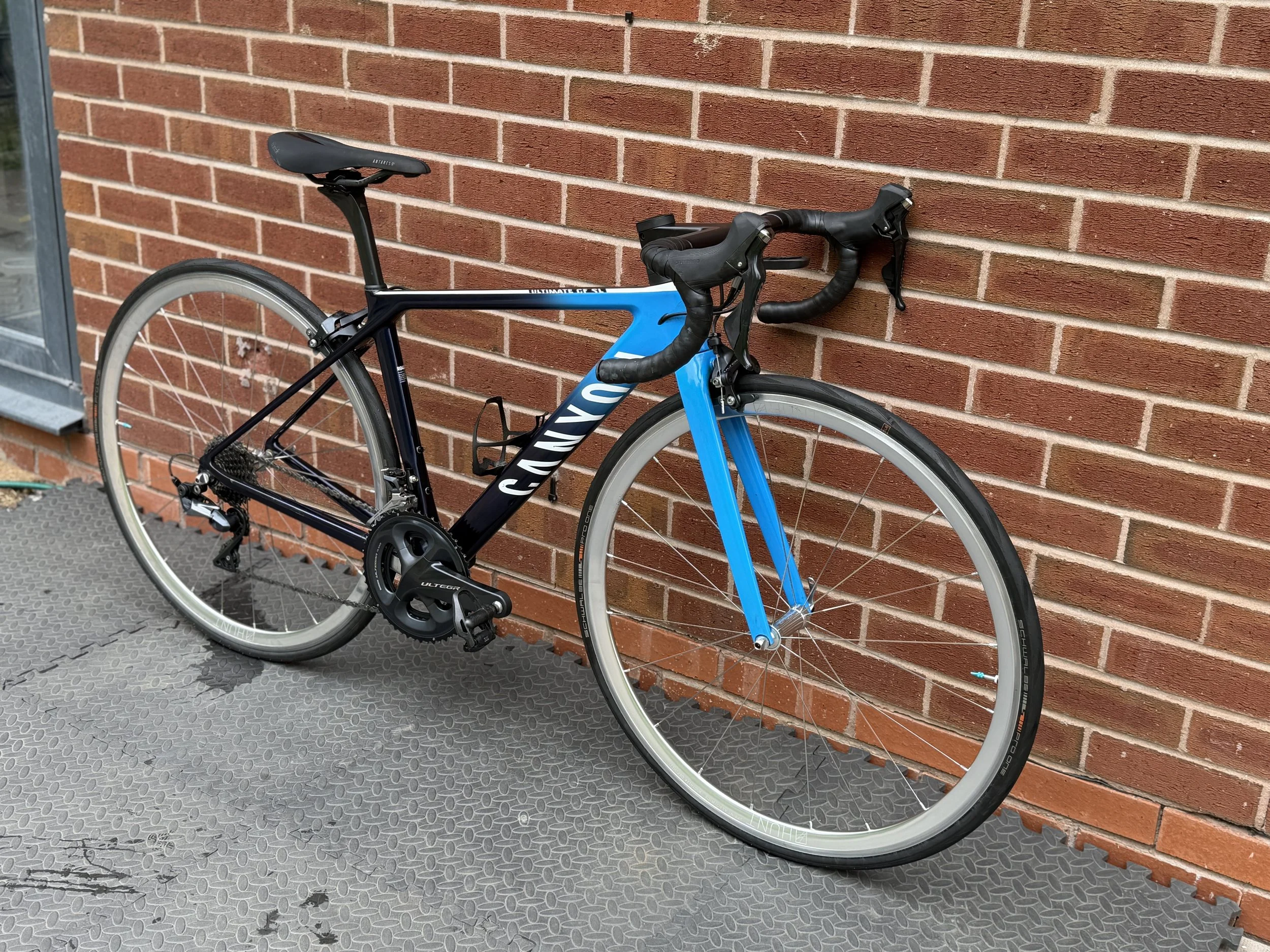 Canyon Carbon Road Bike 14.jpg