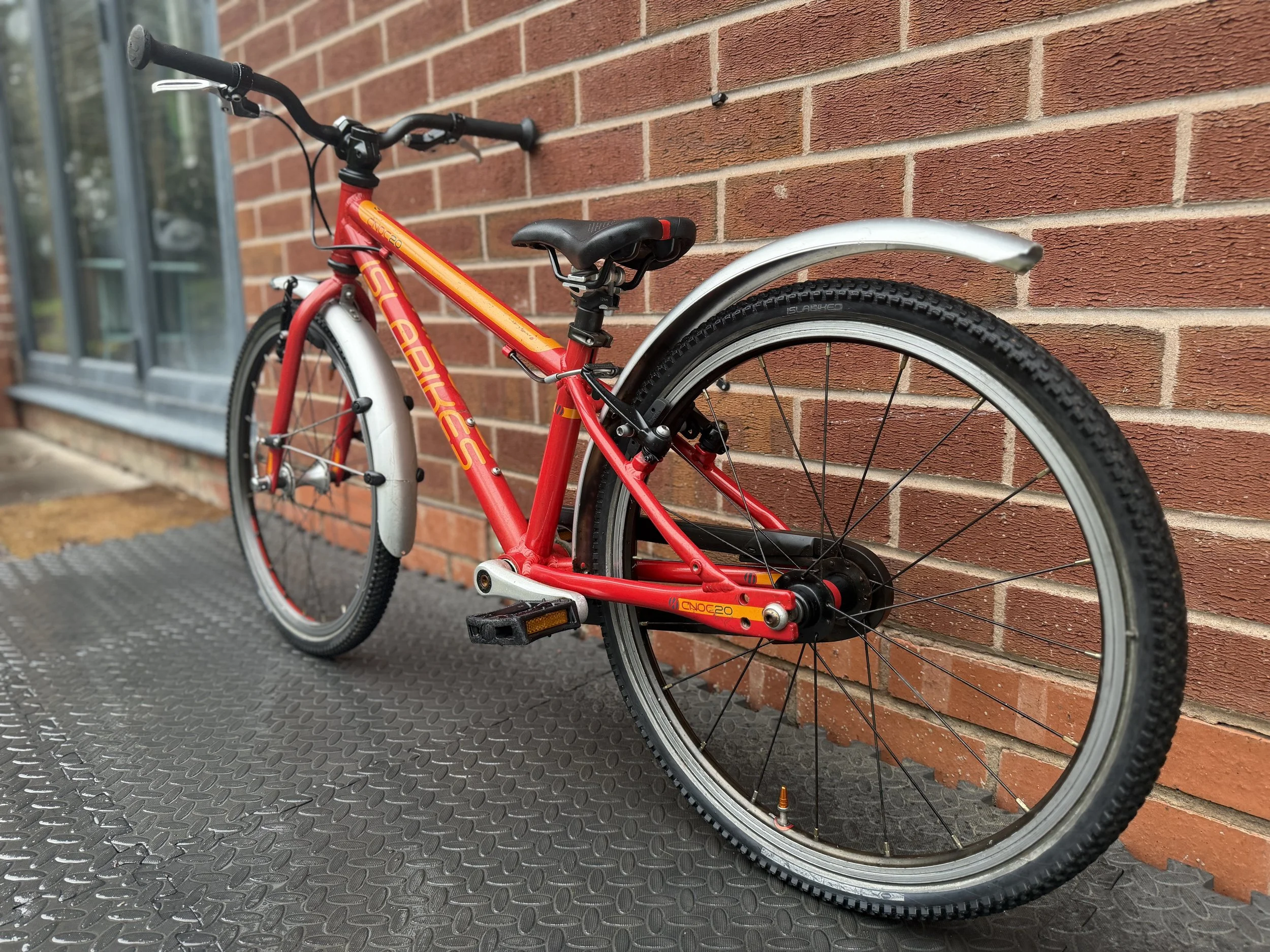 Refurbished Isla Cnoc 20 red 4.jpg