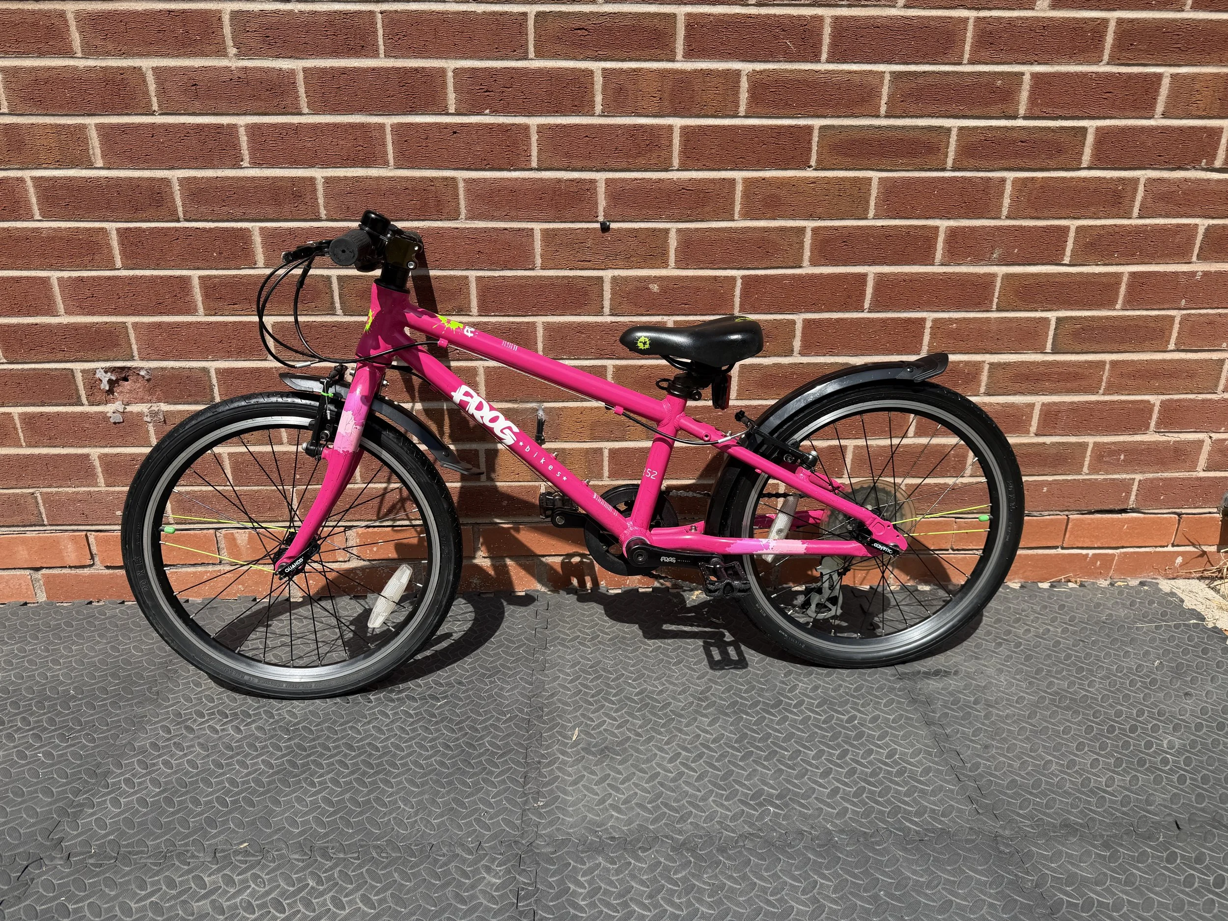 Pre-Loved Frog 52 Hybrid Bike – 20" (Pink)
