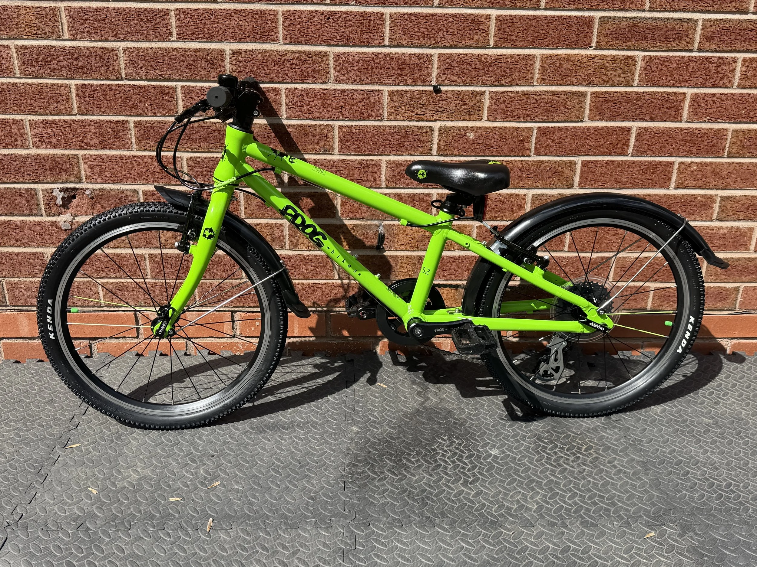 Pre-Loved as new Frog 52 Hybrid Bike – 20” Green)