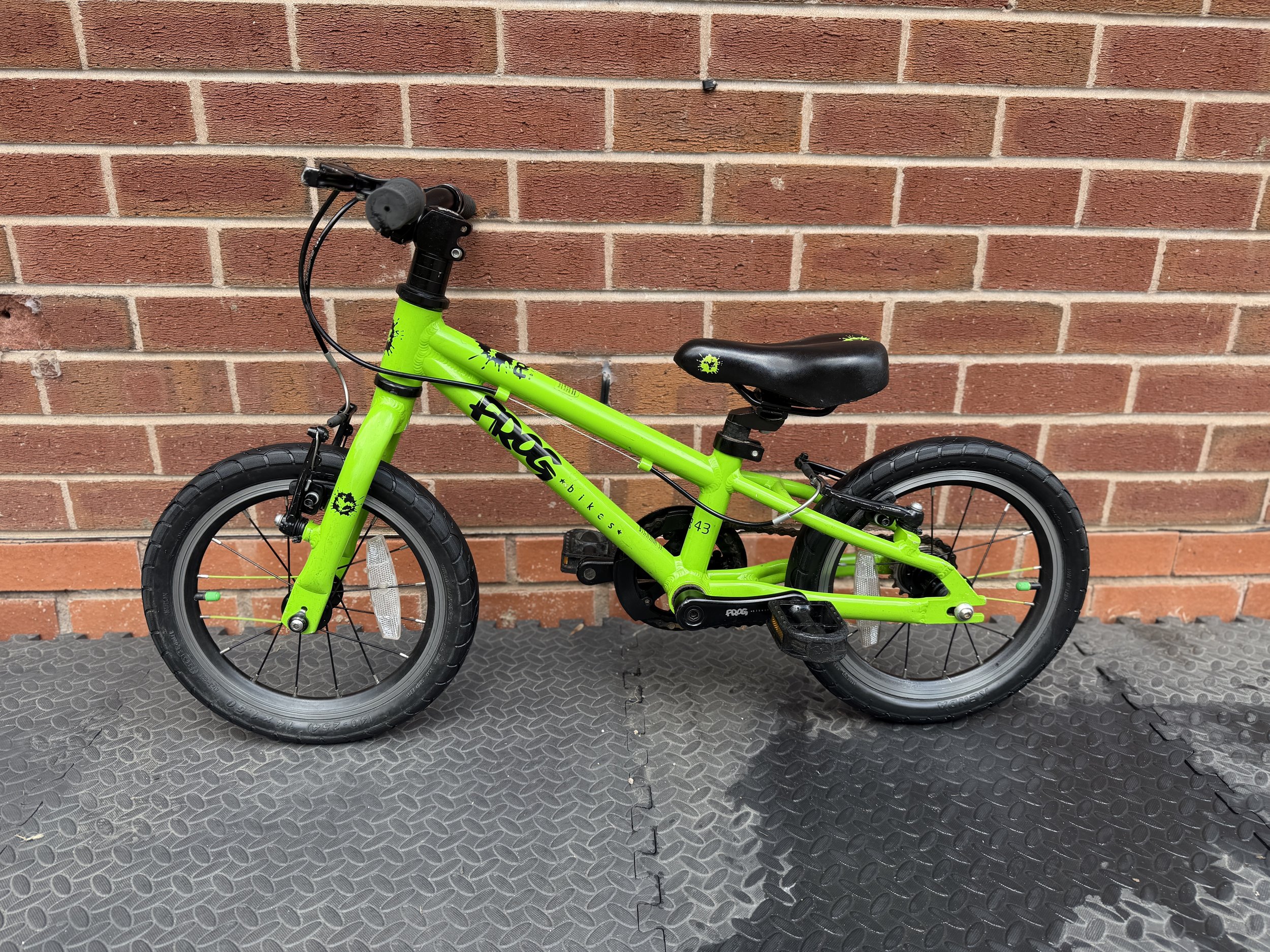 Pre-Loved Frog 43 First Pedal Bike – 14" (Green)