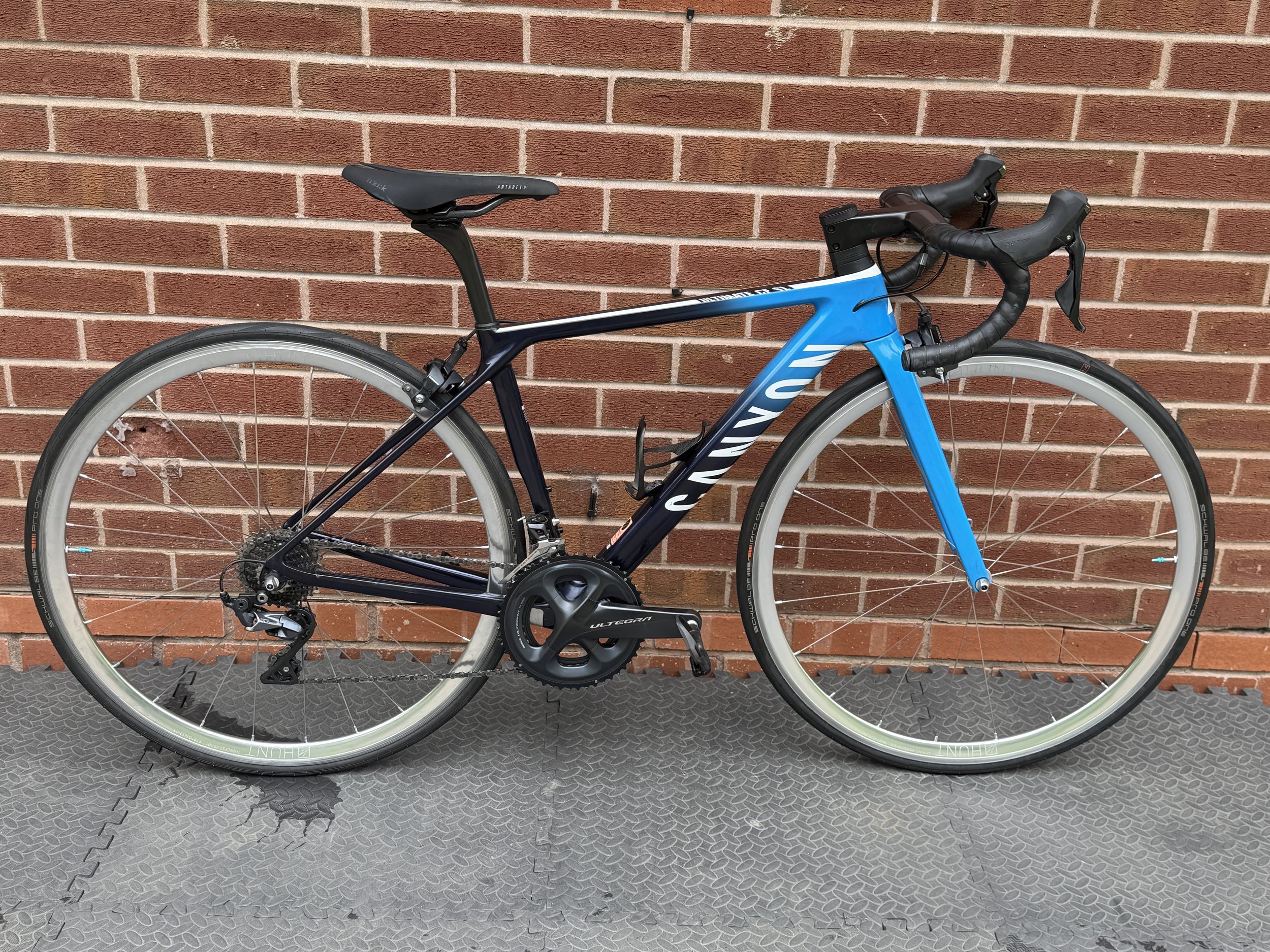 Canyon Carbon Road Bike 12.jpg