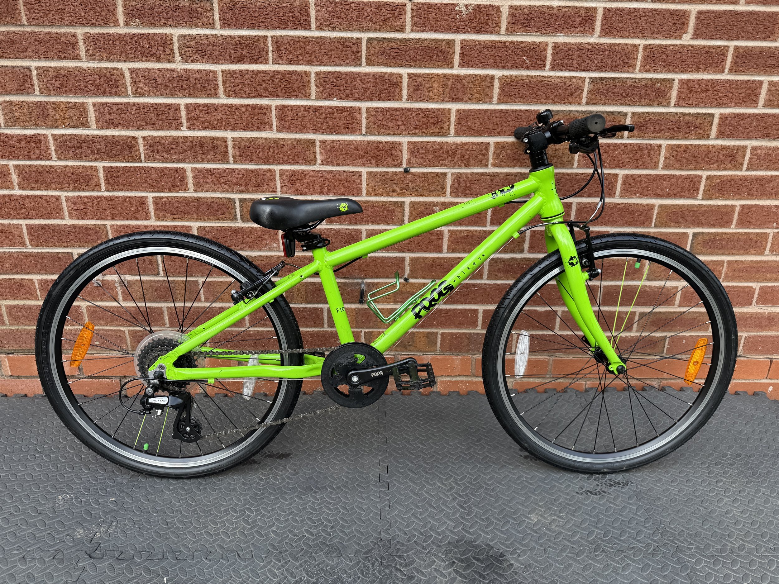 Pre loved green Frog 62 6.jpg