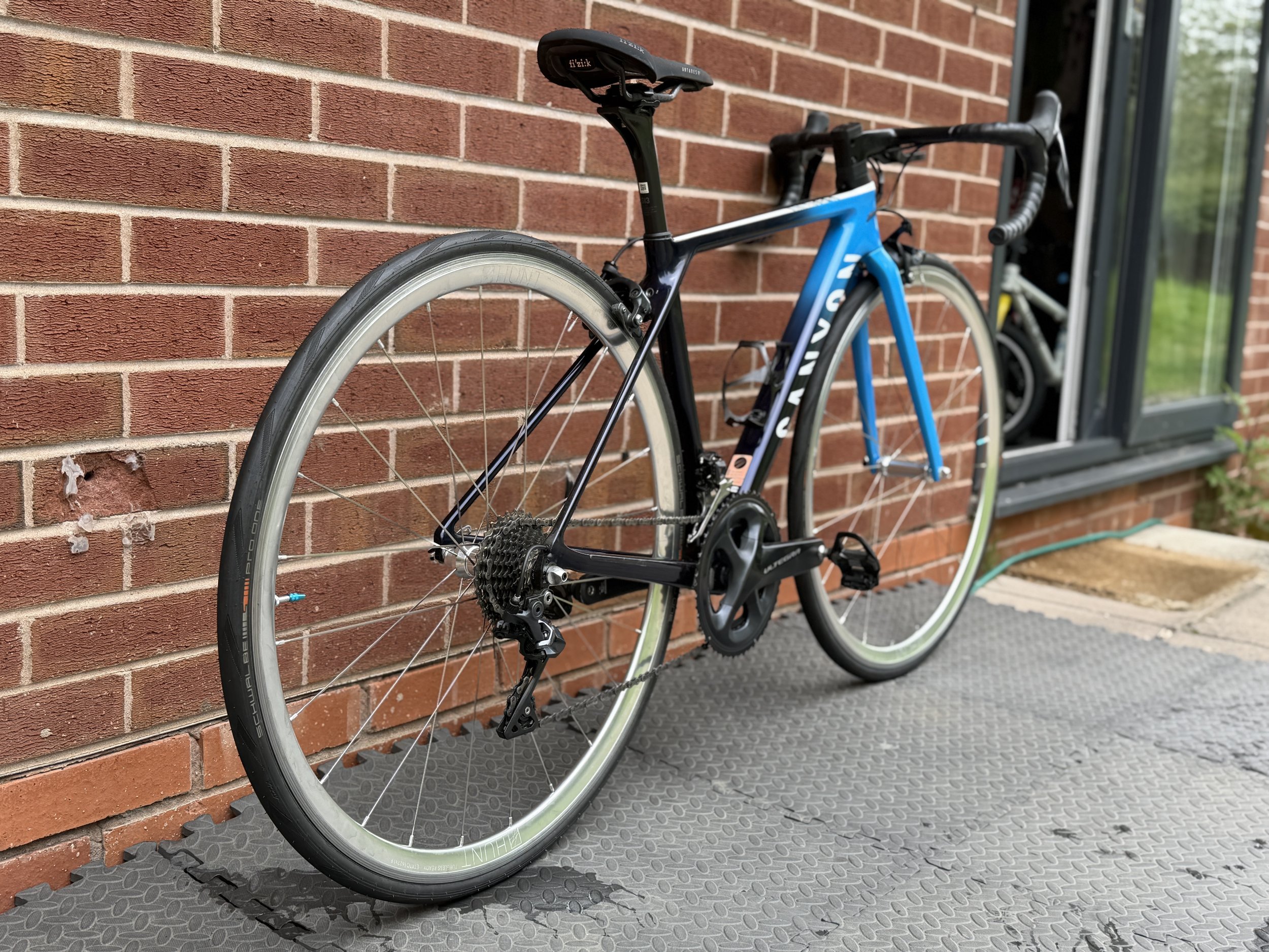 Canyon Carbon Road Bike 16.jpg