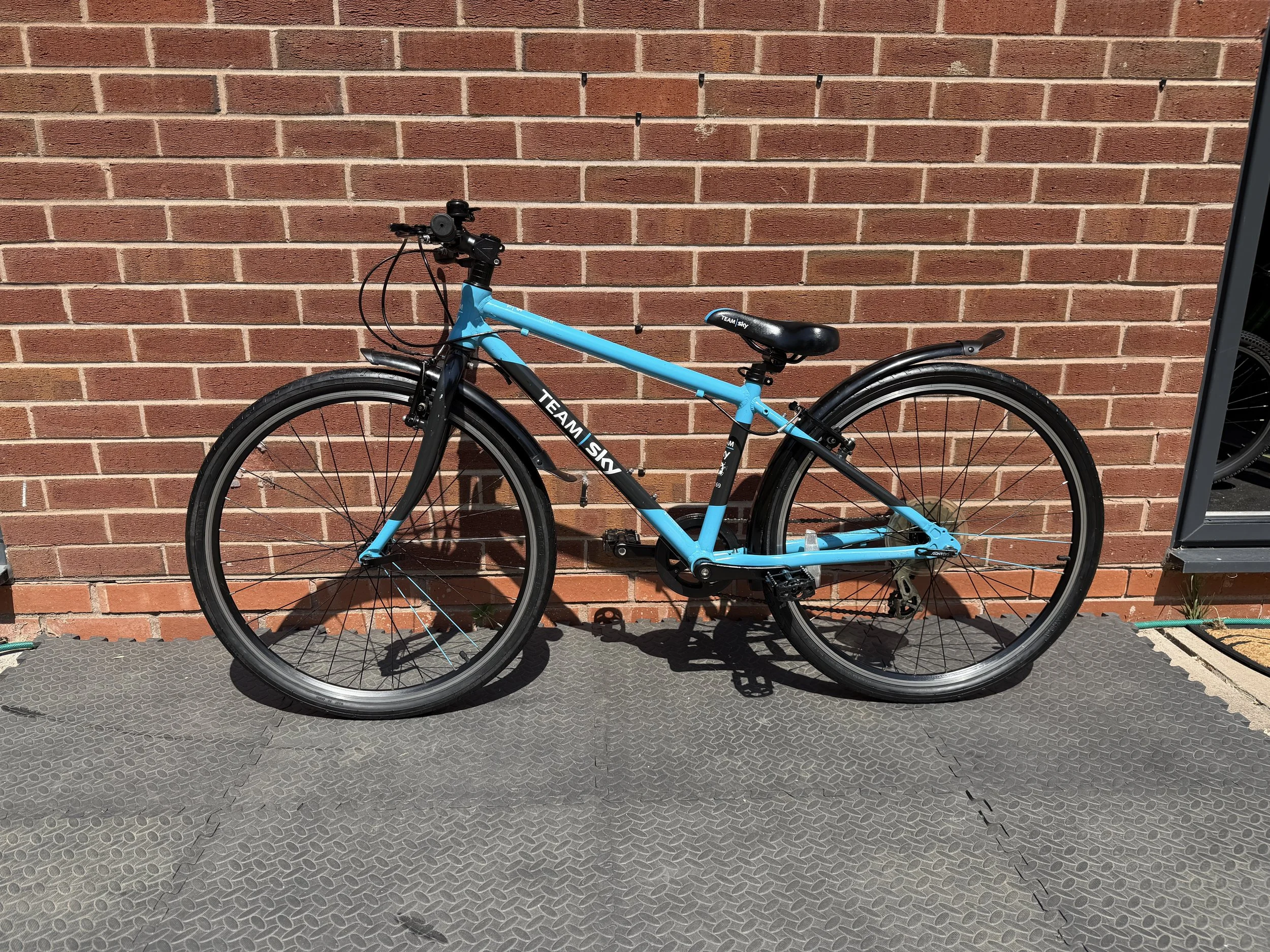 Pre-Loved Frog 69 Hybrid Bike – 26” (Blue)