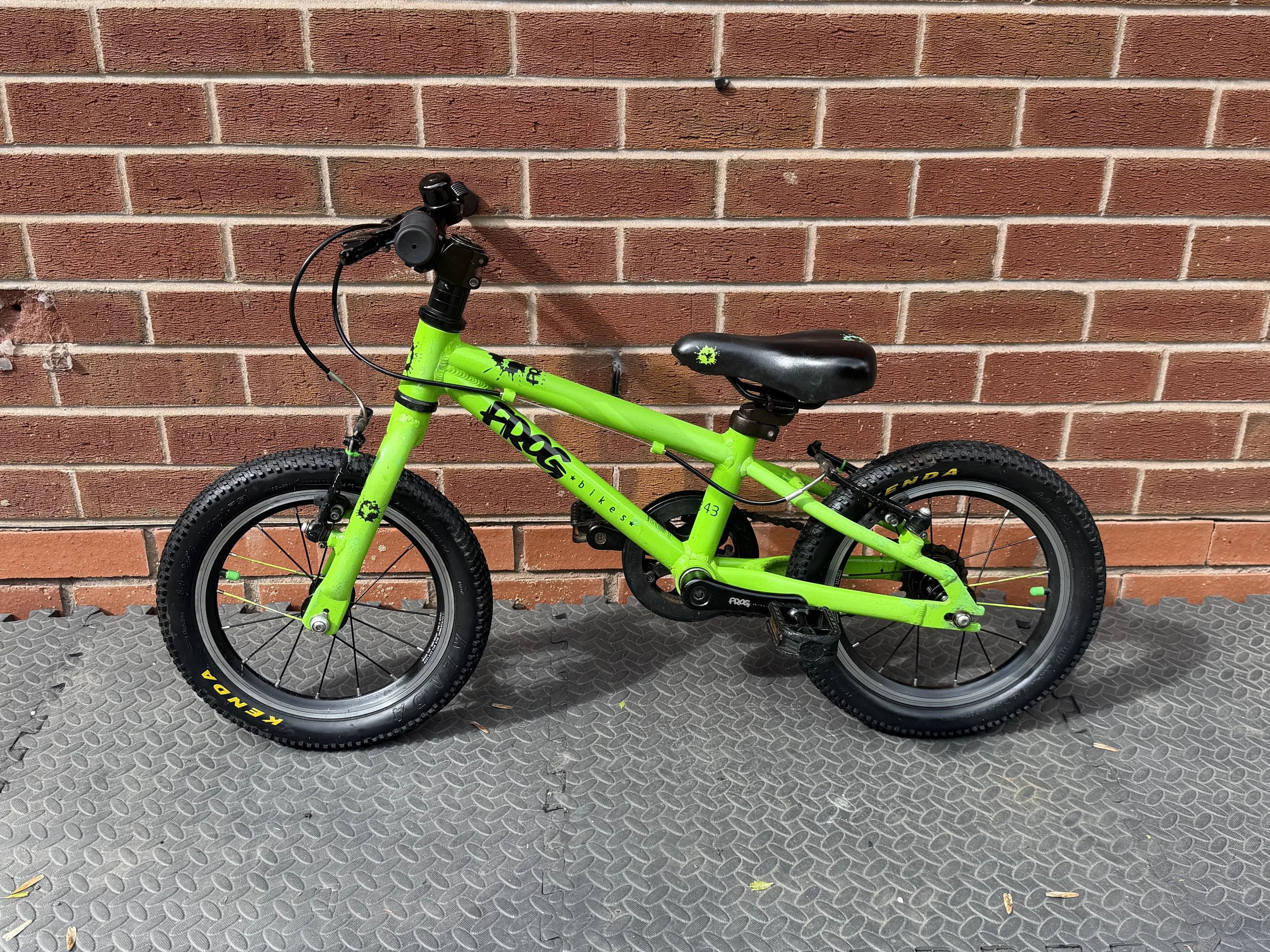 Pre-Loved Frog 43 First Pedal Bike – 14” (Green)