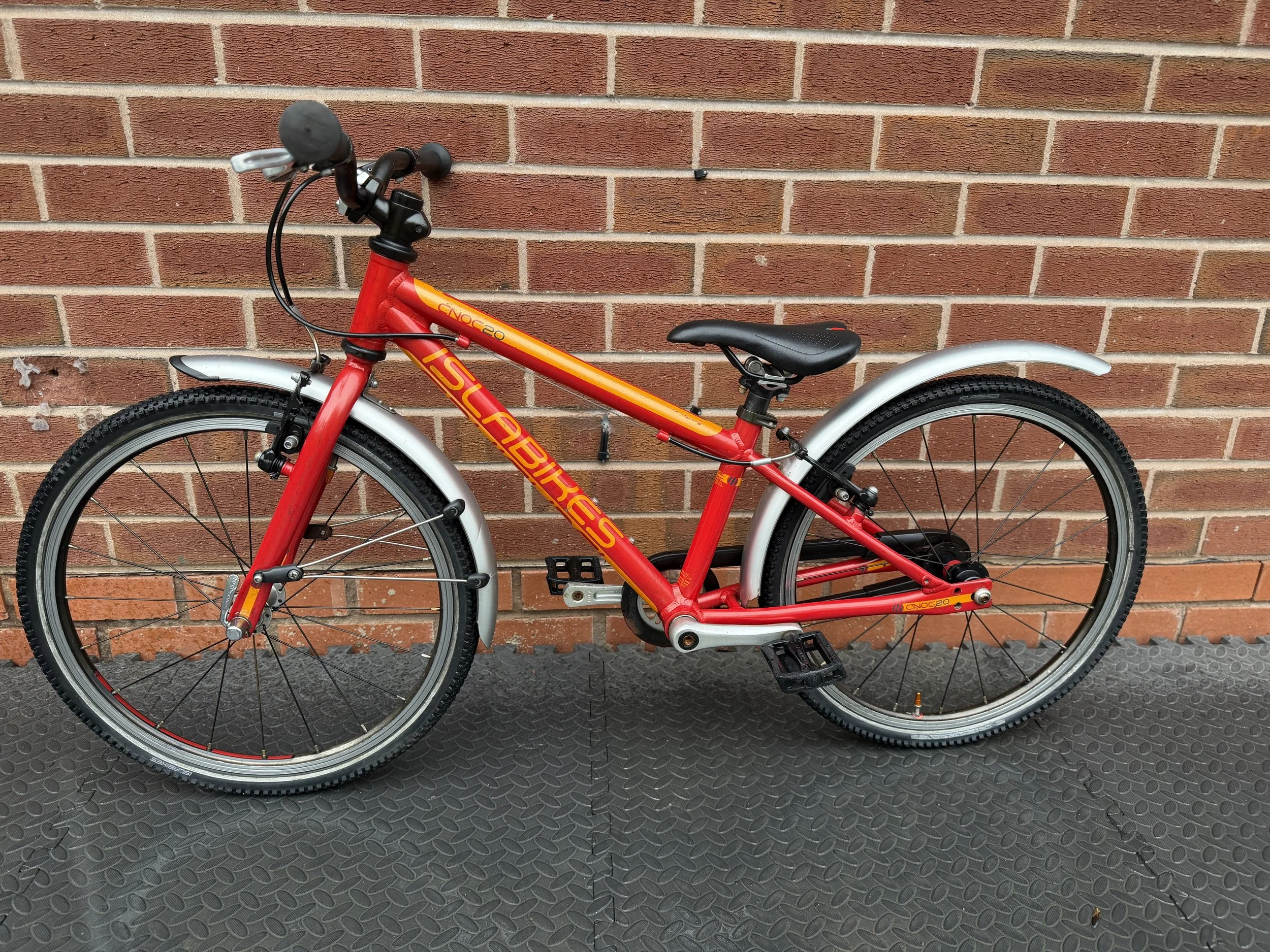 Pre-Loved Isla Cnoc 20 Single Speed Hybrid Bike – 20” (Red)
