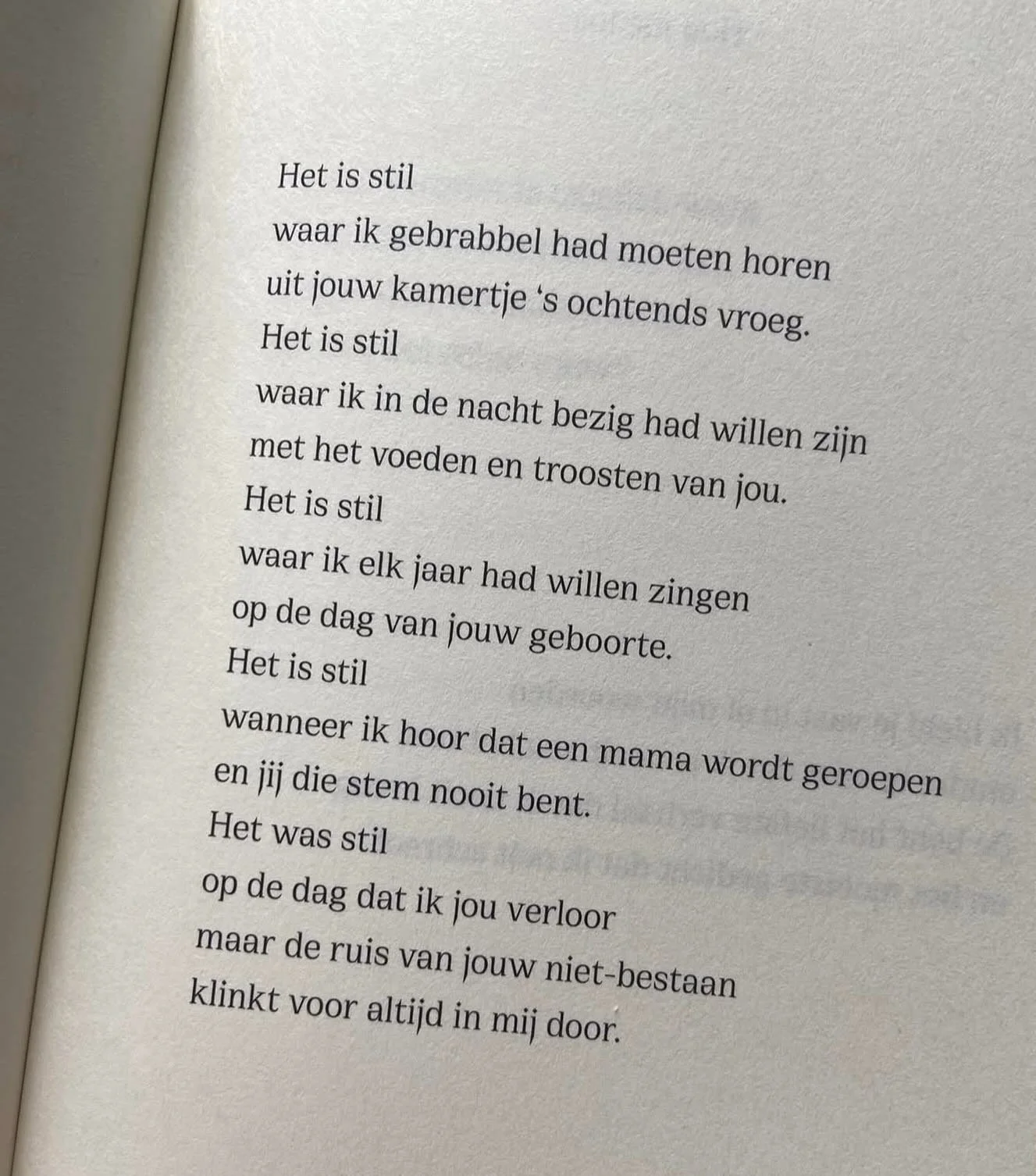 Het is wereld lichtjes dag 💫. Deze tijd, december, vol warmte, gezelligheid, warme lichtjes, voelt soms als een groot contrast met het lege gevoel in je buik. Neem vandaag en de rest van december de tijd om af te sluiten met de liefde die je om je h