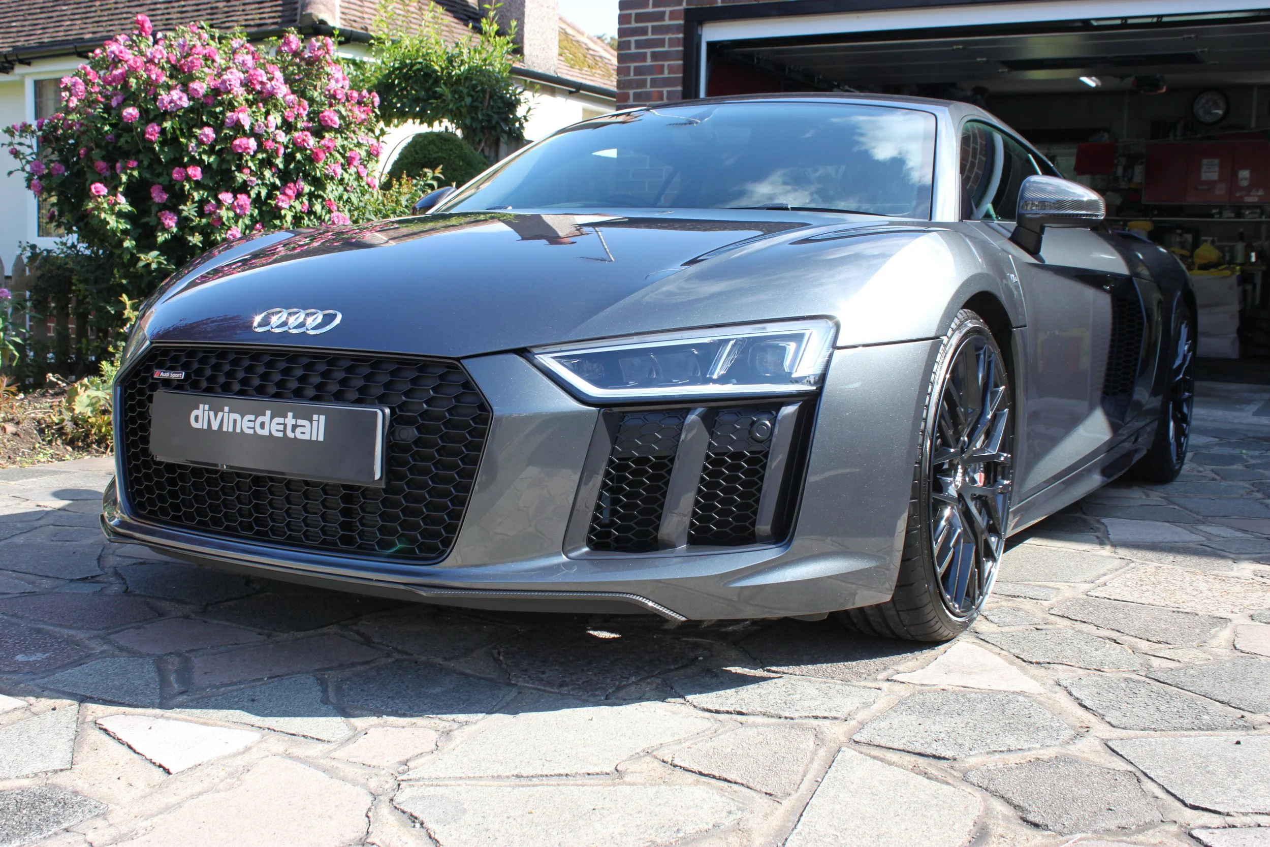 Audi R8 detailing