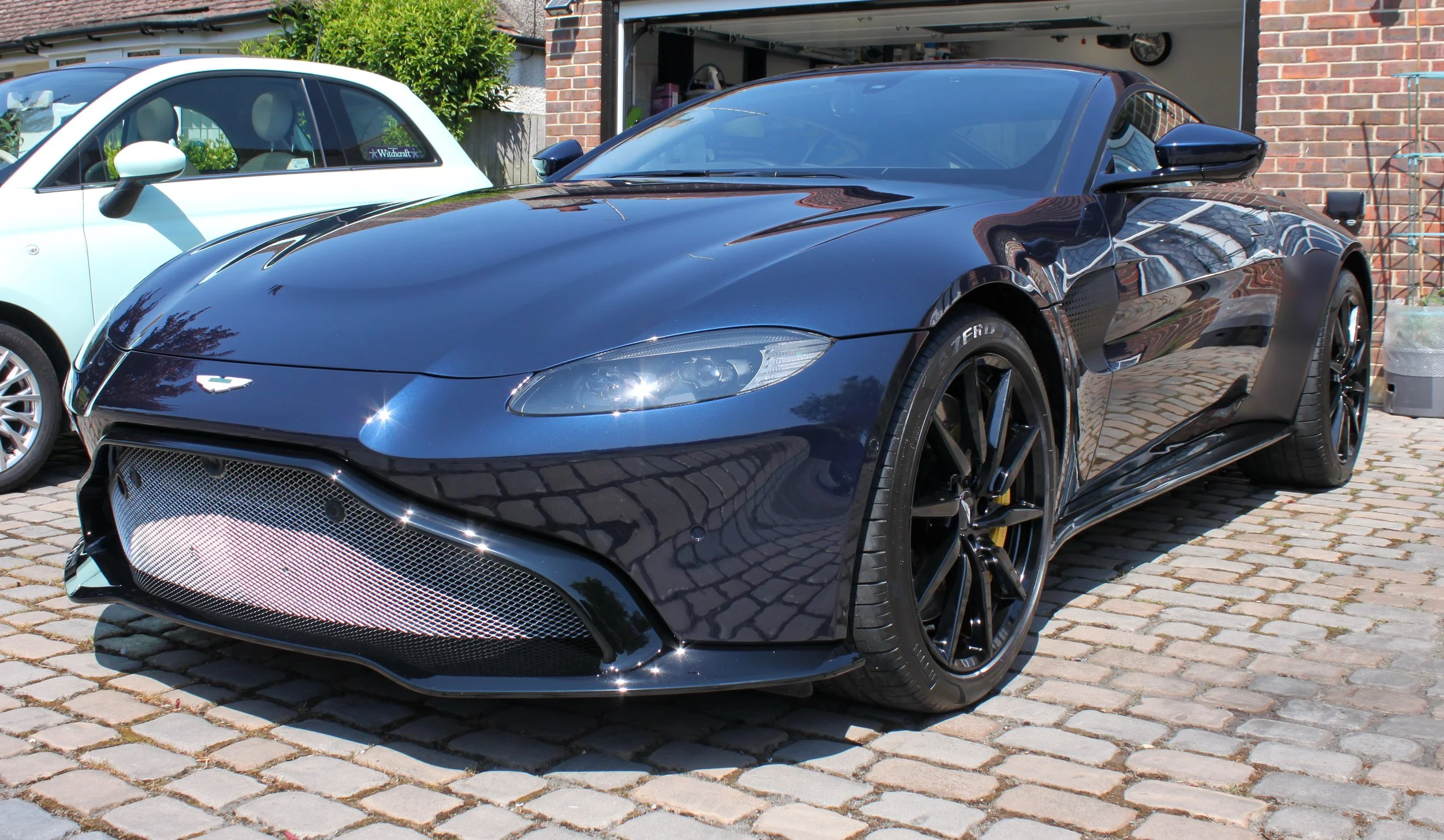 Aston Martin Vantage detailing