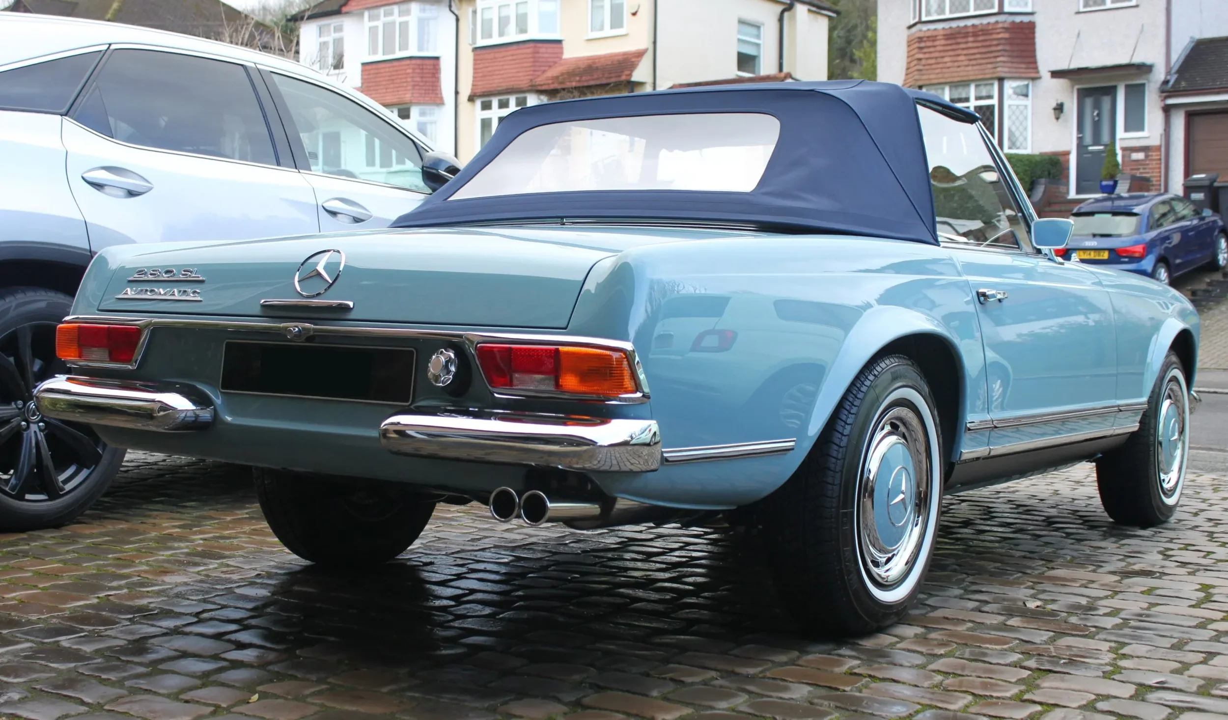 Mercedes Pagoda detailing