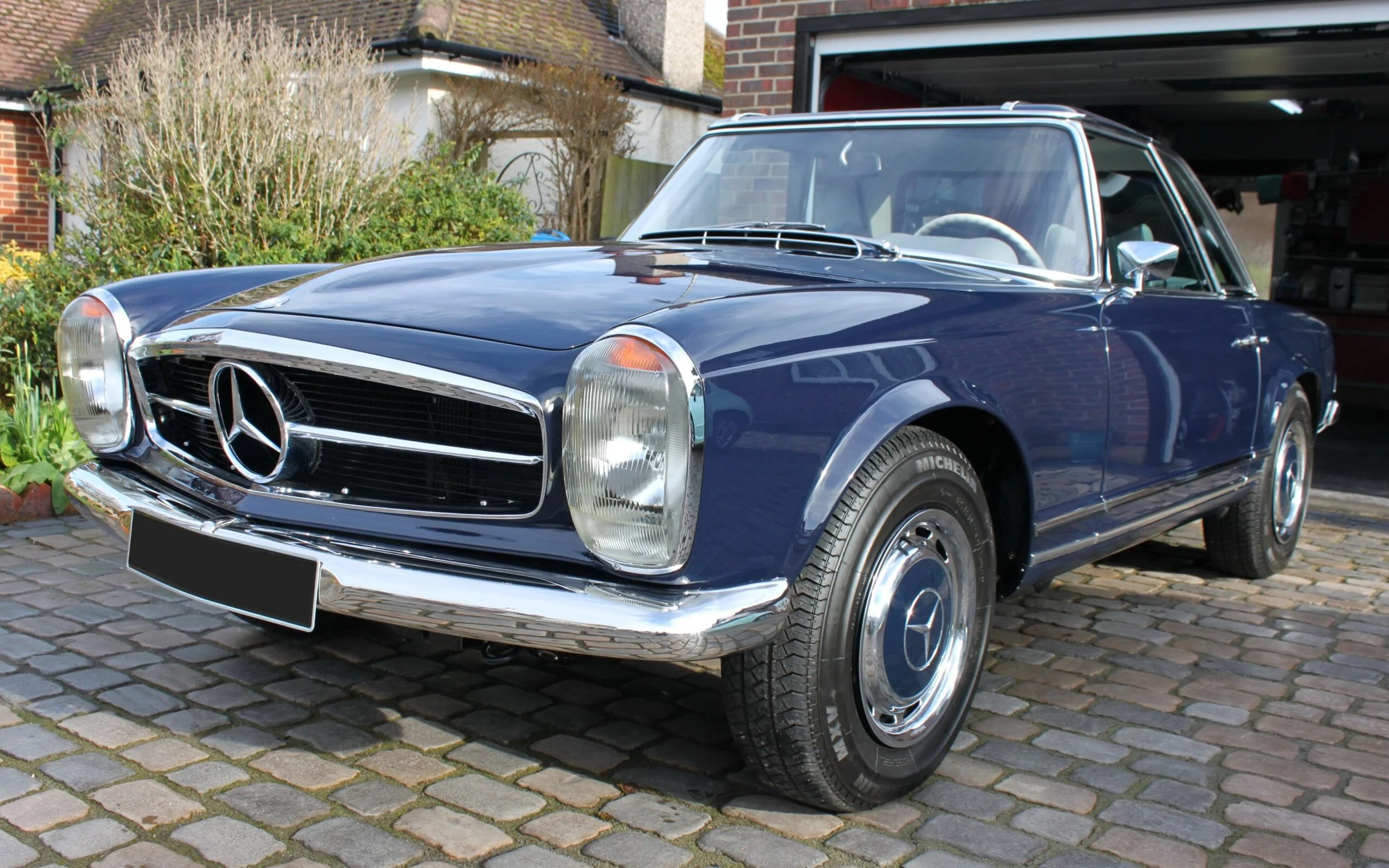 Mercedes Pagoda detailed