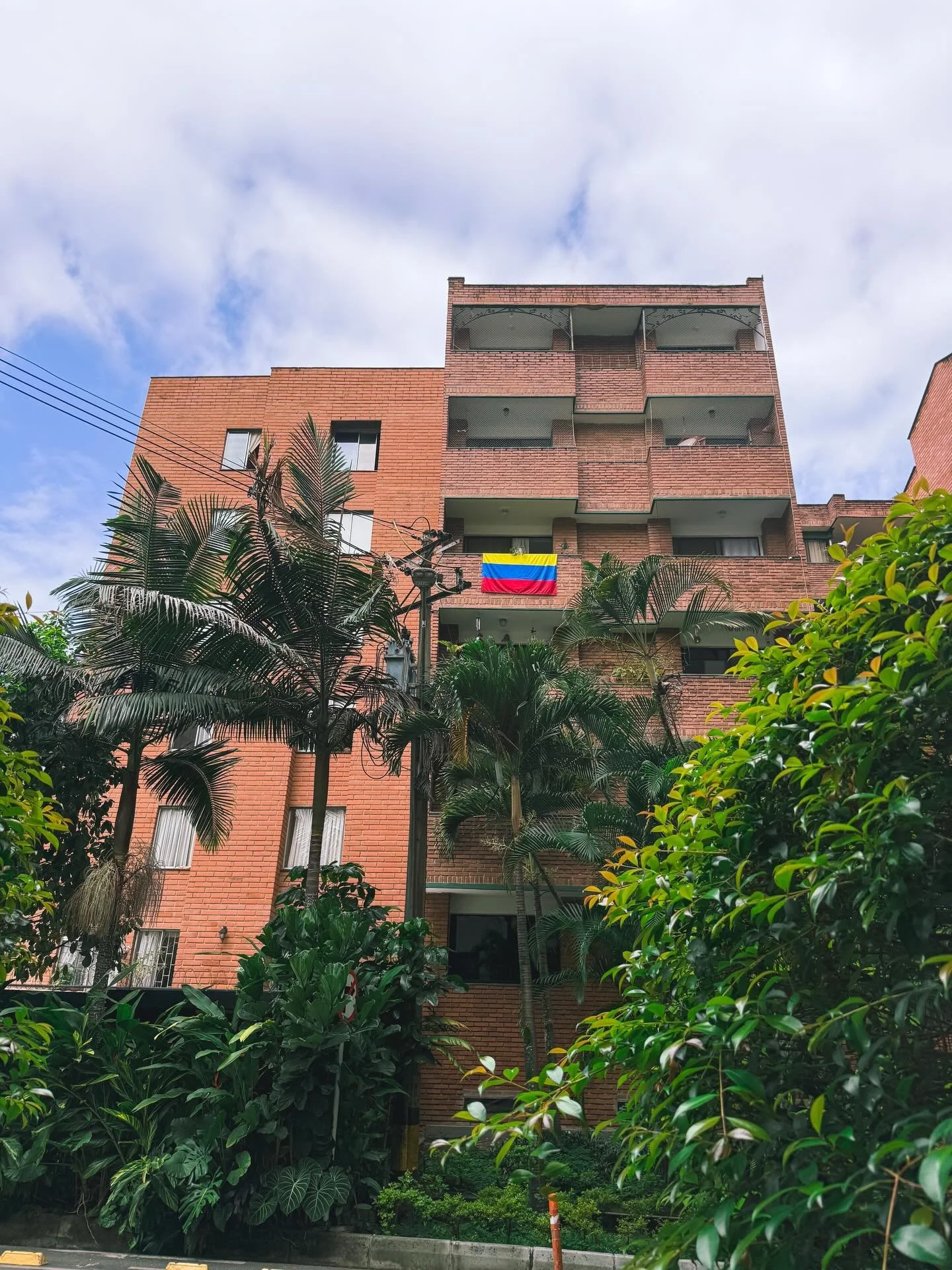 back back BACK 🥲🇨🇴✨ #medell&iacute;n #colombia