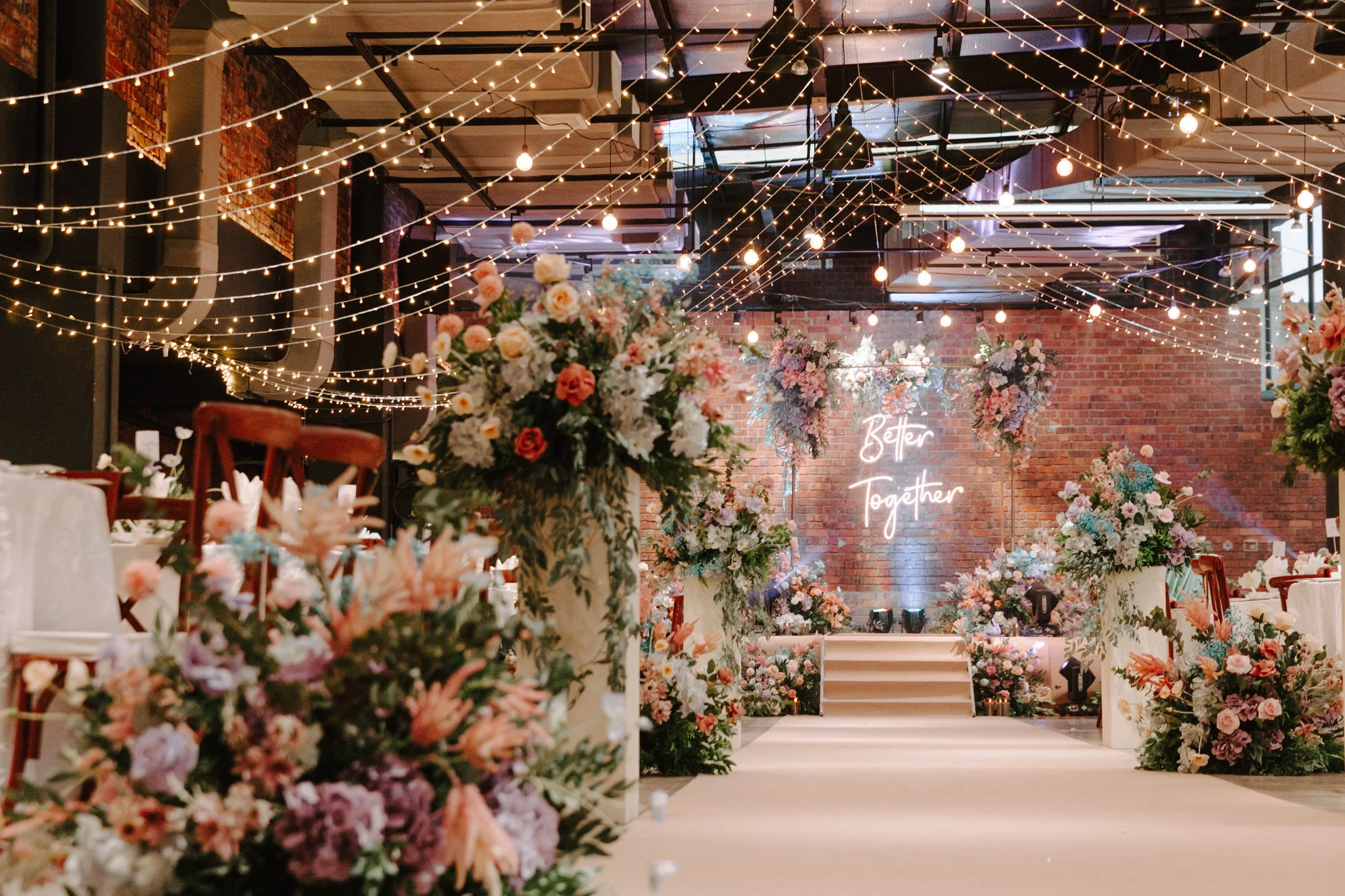 A beautifully lit wedding dinner for Rhakjesh & Esther at Lightbox,with elegant decor and warm,romantic lighting.