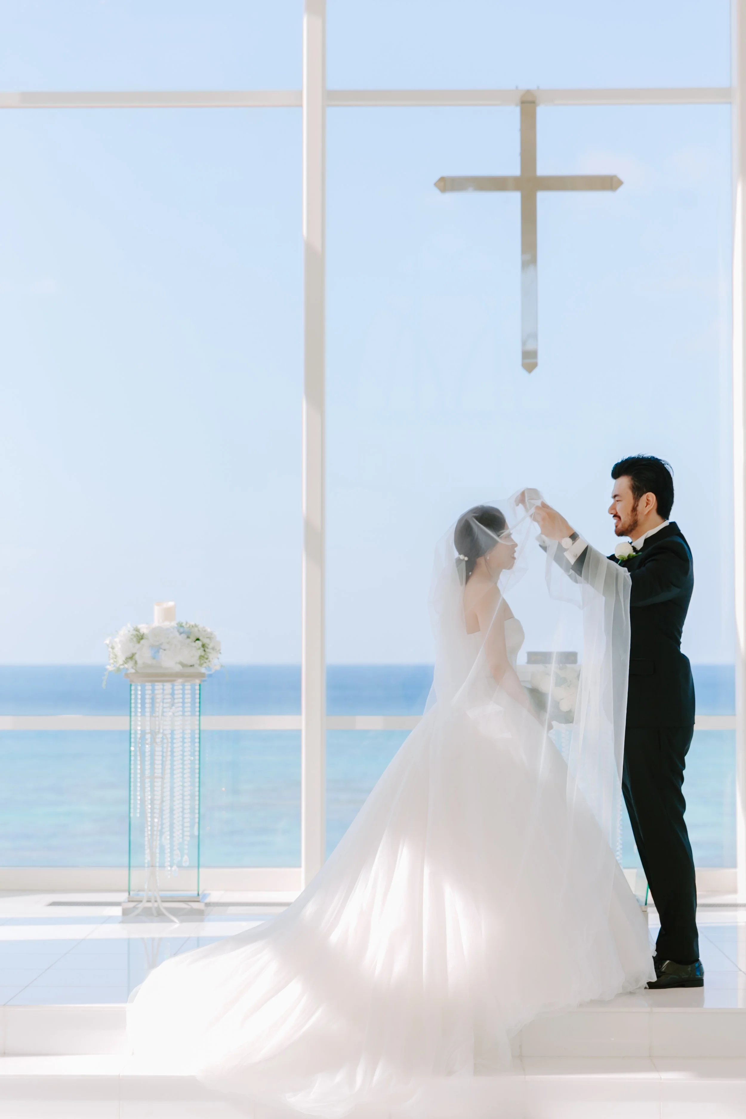 Josh & Chrisanne
A beautiful Okinawa wedding at Lazor Garden Alivila Chapel, where pristine white walls meet clear blue ocean views.