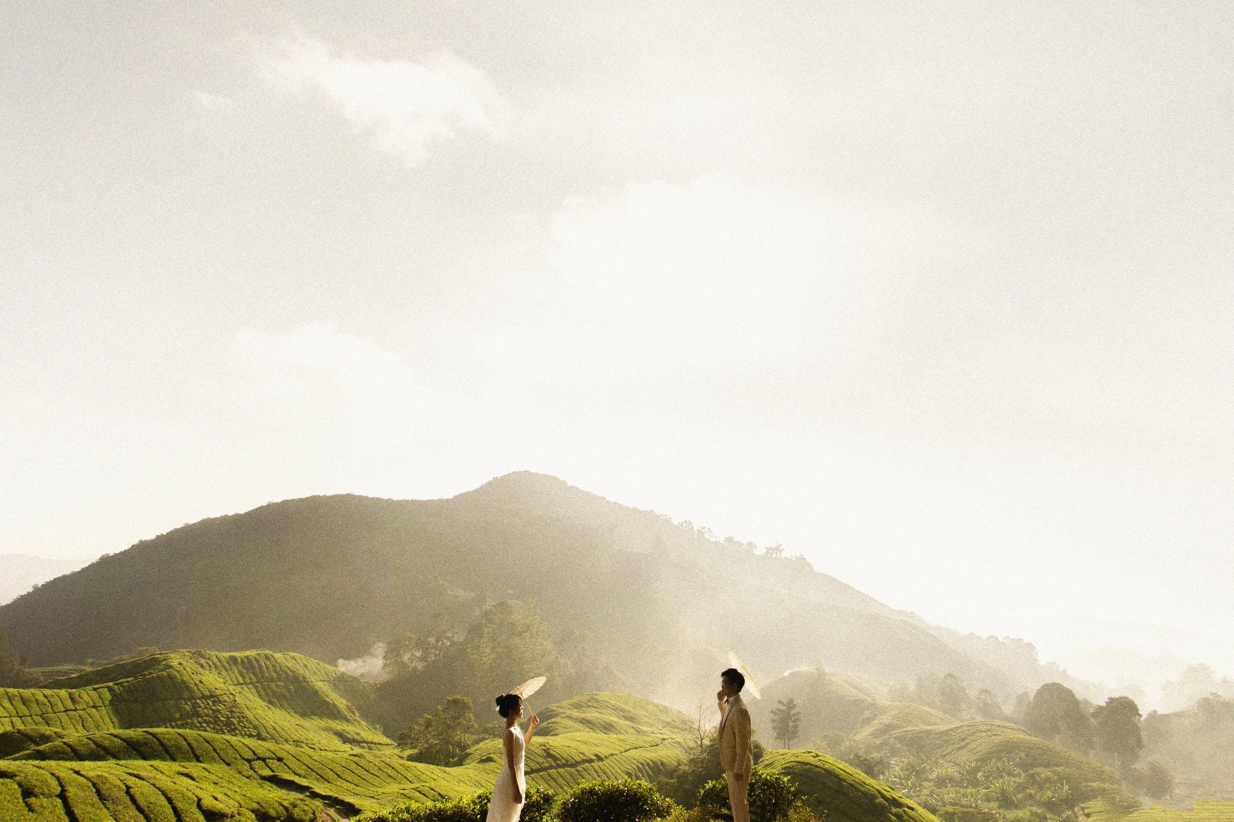 Sunrise in Cameron Highlands painted their pre-wedding with soft golden hues, creating a day full of warmth and happiness.