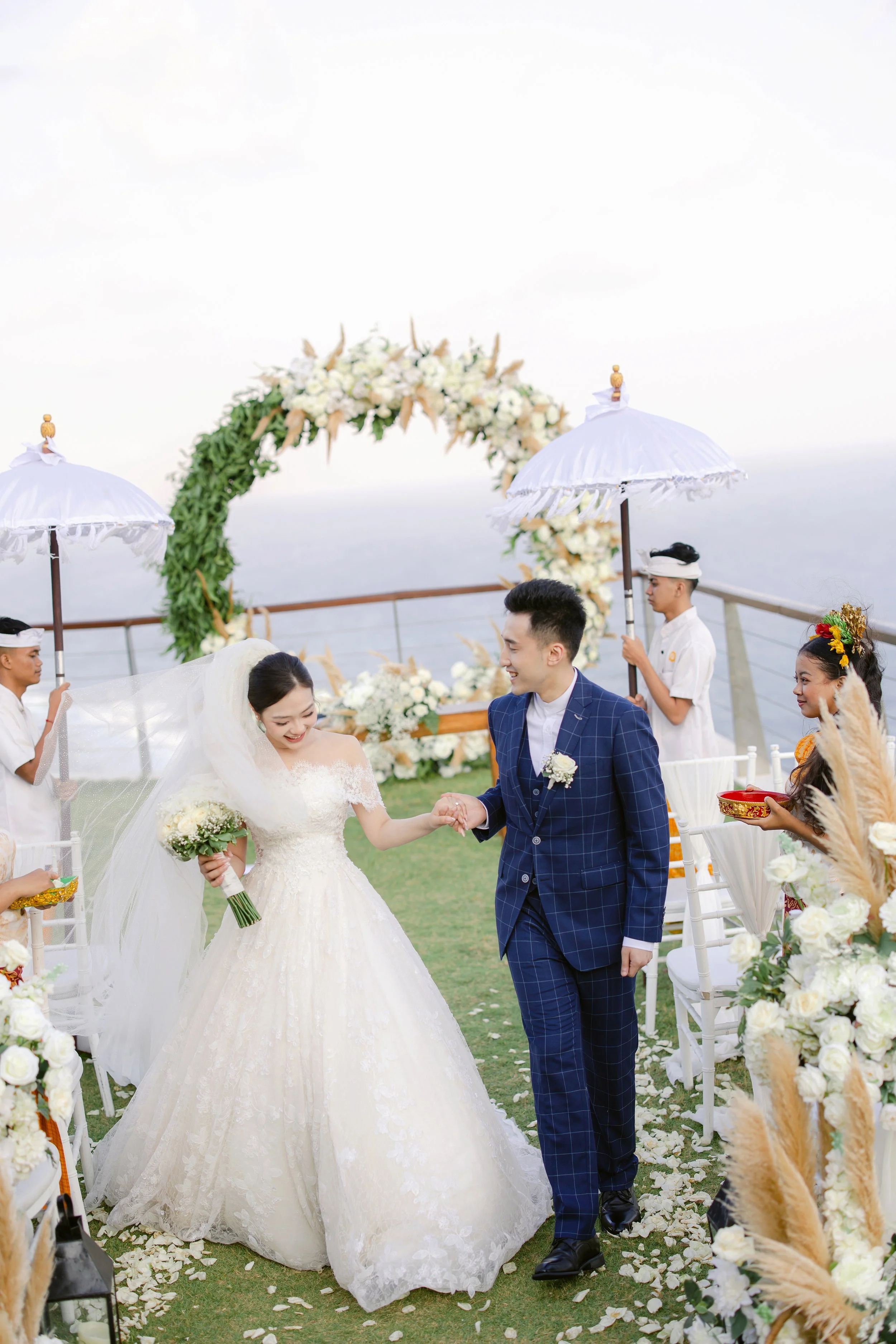 The Edge Bali Wedding|Somewhere above the sea, they promised forever ✨ Zhou Yi & Wang Fang