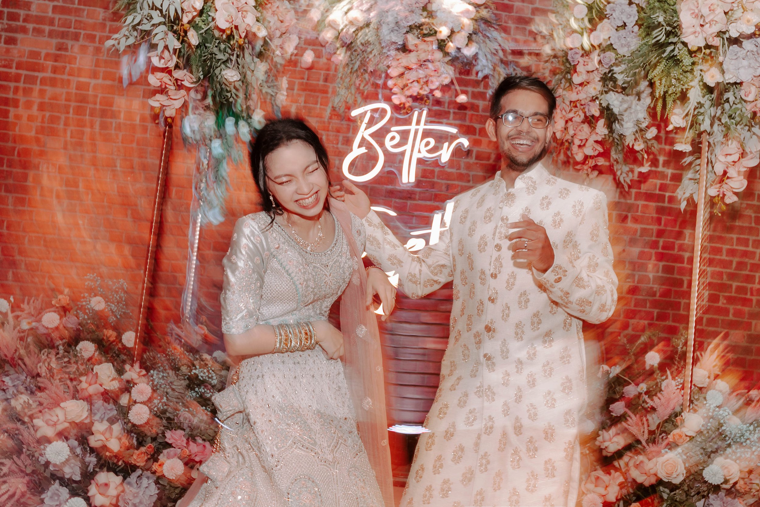 A beautifully lit wedding dinner for Rhakjesh & Esther at Lightbox,with elegant decor and warm,romantic lighting.