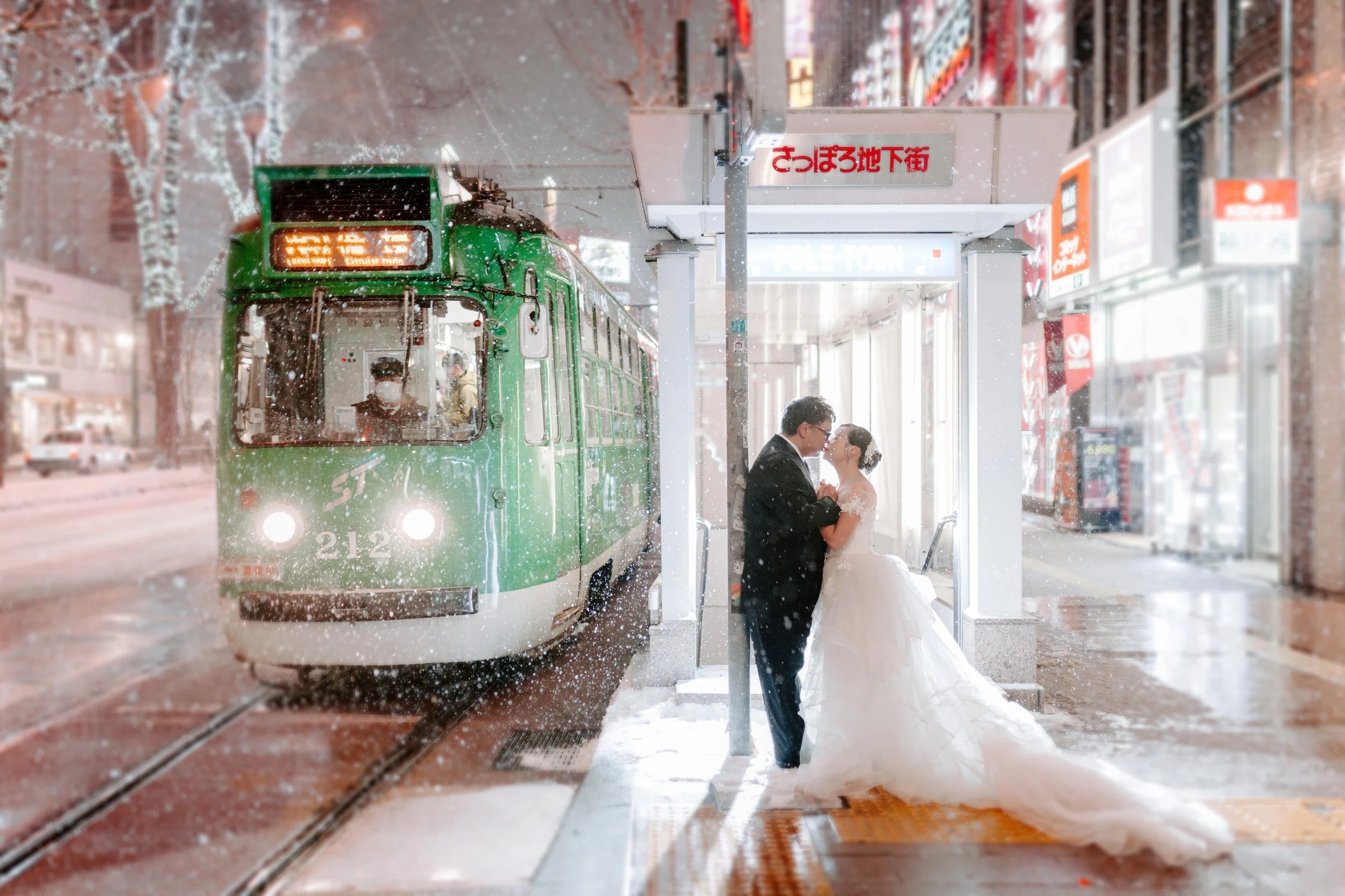 Love and snowflakes. 
Steven & Sandy romantic journey in Hokkaido.