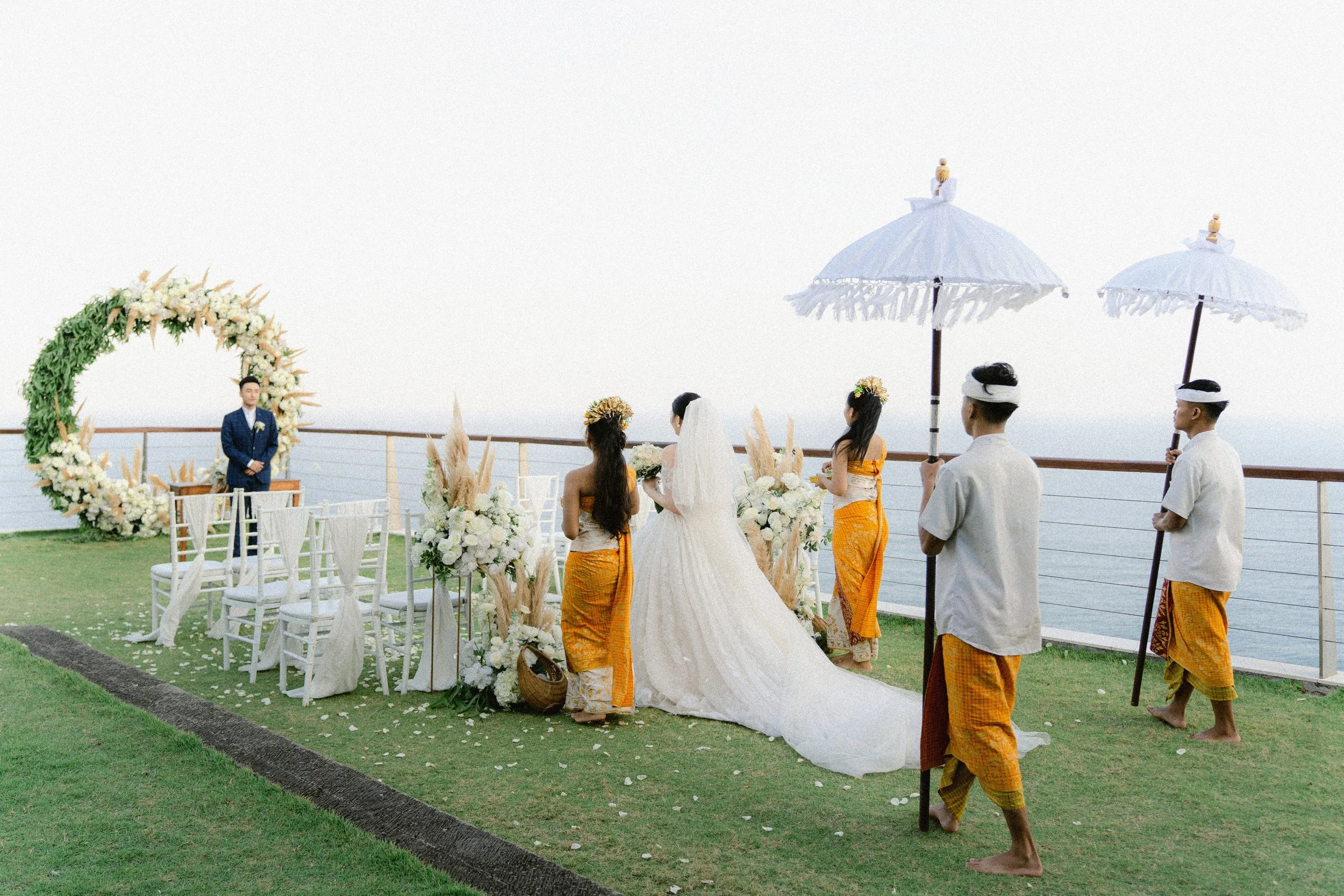 The Edge Bali Wedding|Somewhere above the sea, they promised forever ✨ Zhou Yi & Wang Fang