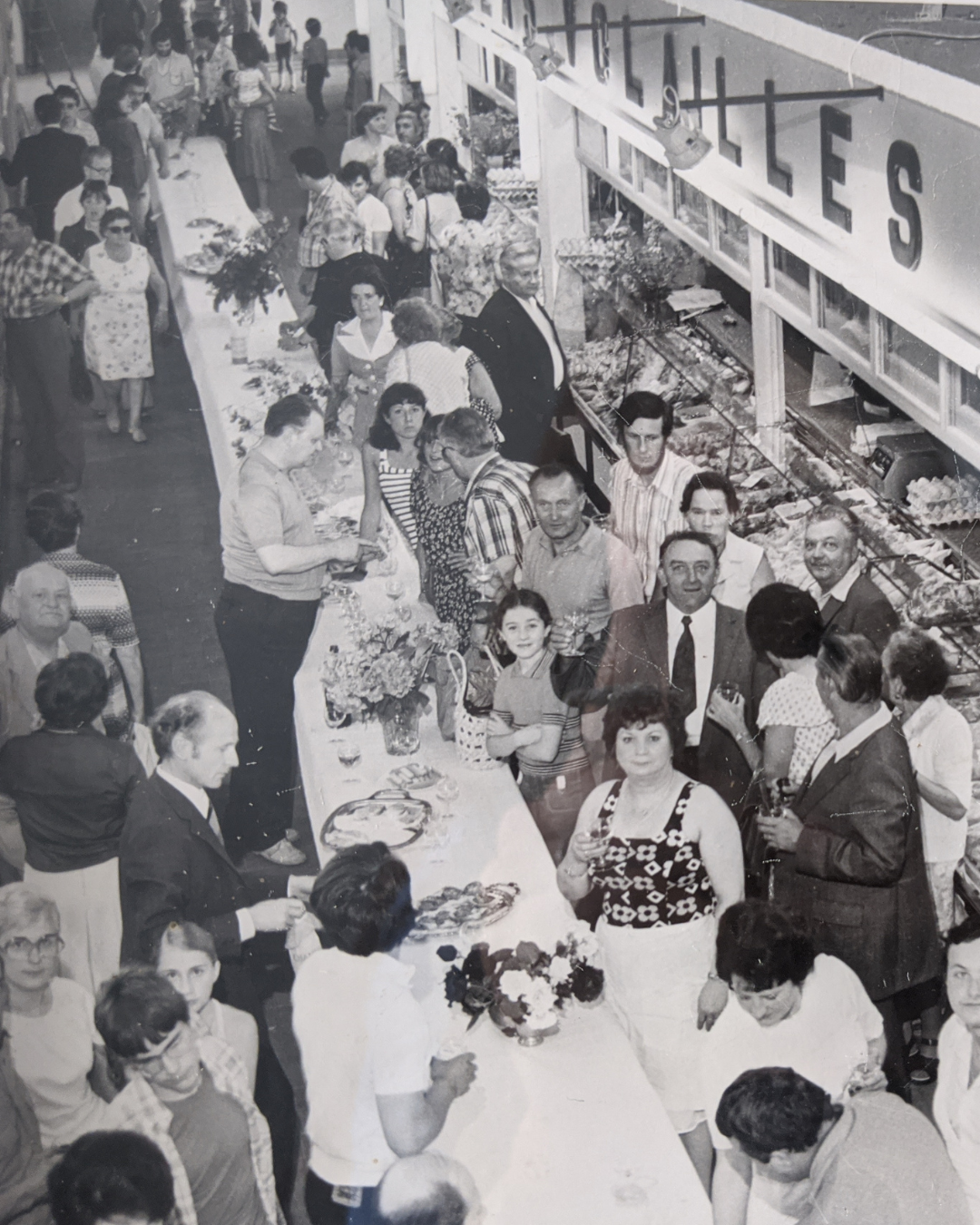 Une scène de fête appartenant aux archives de la Maison Nicolas
