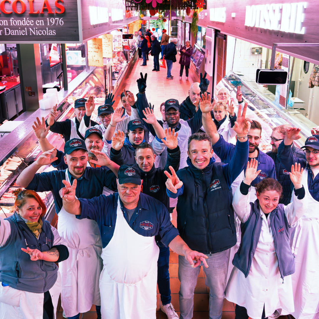 Groupe de personnes joyeuses appartenant aux équipes de Maison Nicolas Metz