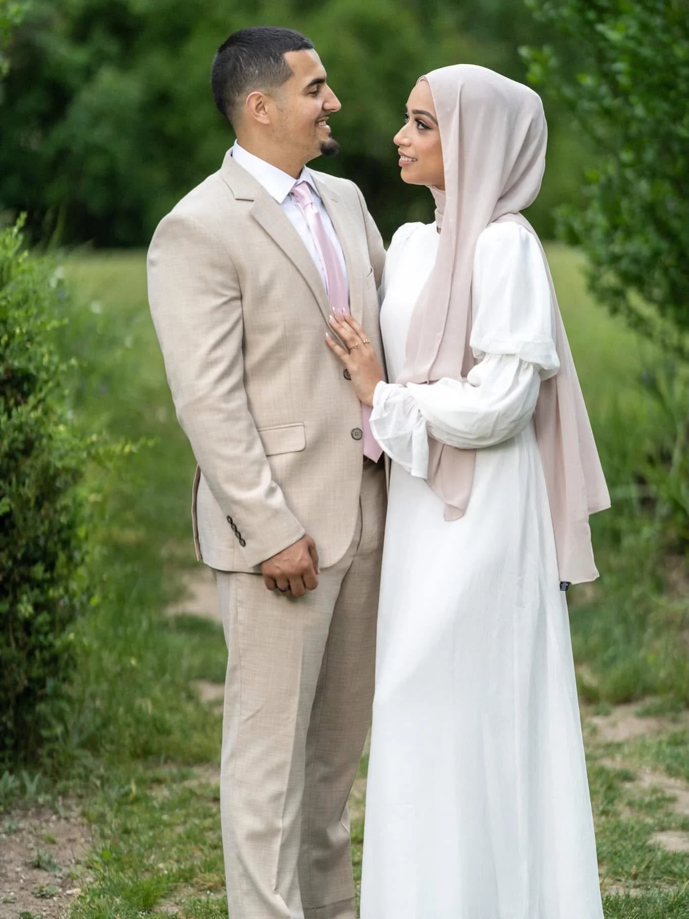 Arabic weddings are a beautiful reflection of culture, family, tradition, and celebration. From the excitement of the Zeffa entrance to the music, dancing, and joyful gatherings, every moment is filled with energy and meaning. These celebrations brin