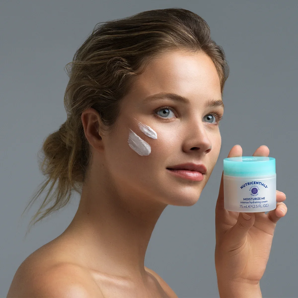 nu-skin-nutricentials-moisturize-me-intense-hydrating-cream-woman-holds-product-texture-lifestyle-image.webp