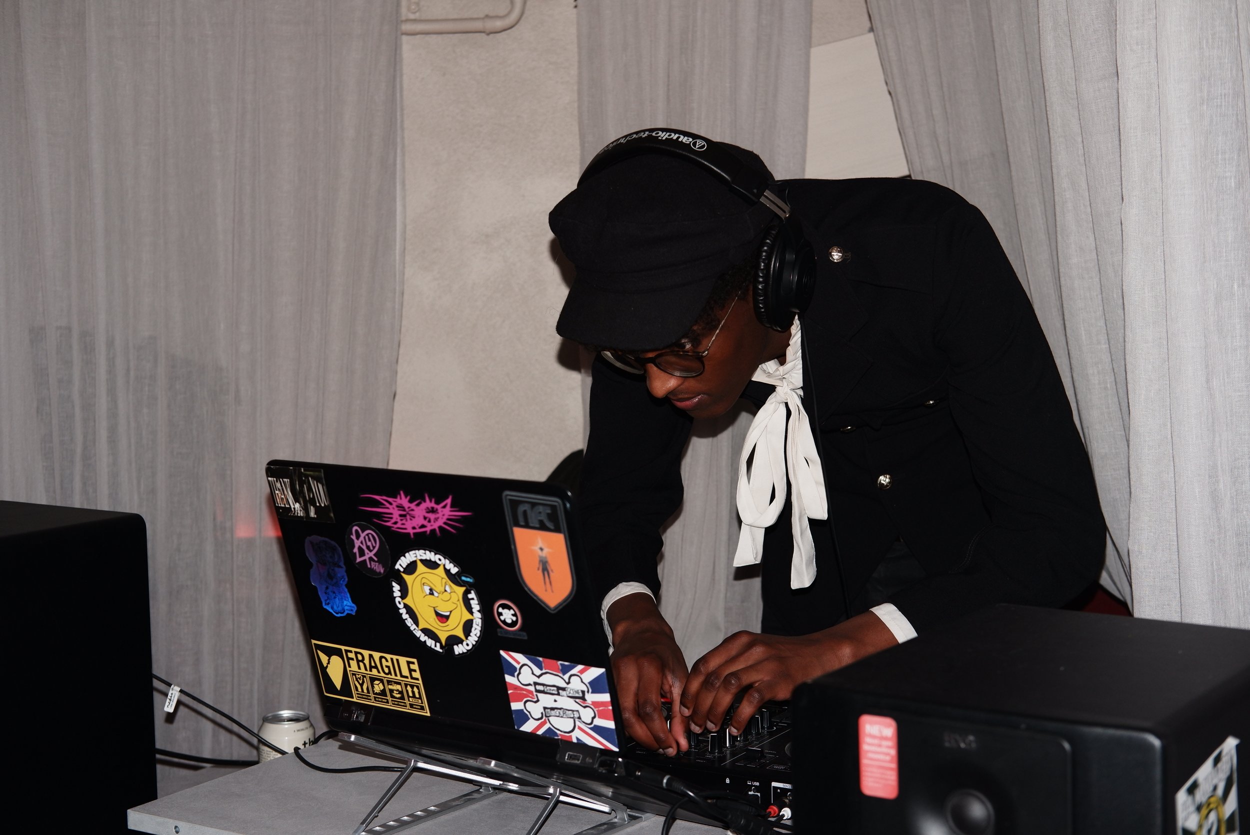 dj1.JPG