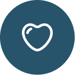 Ein Herzsymbol in weiß auf blauem Hintergrund