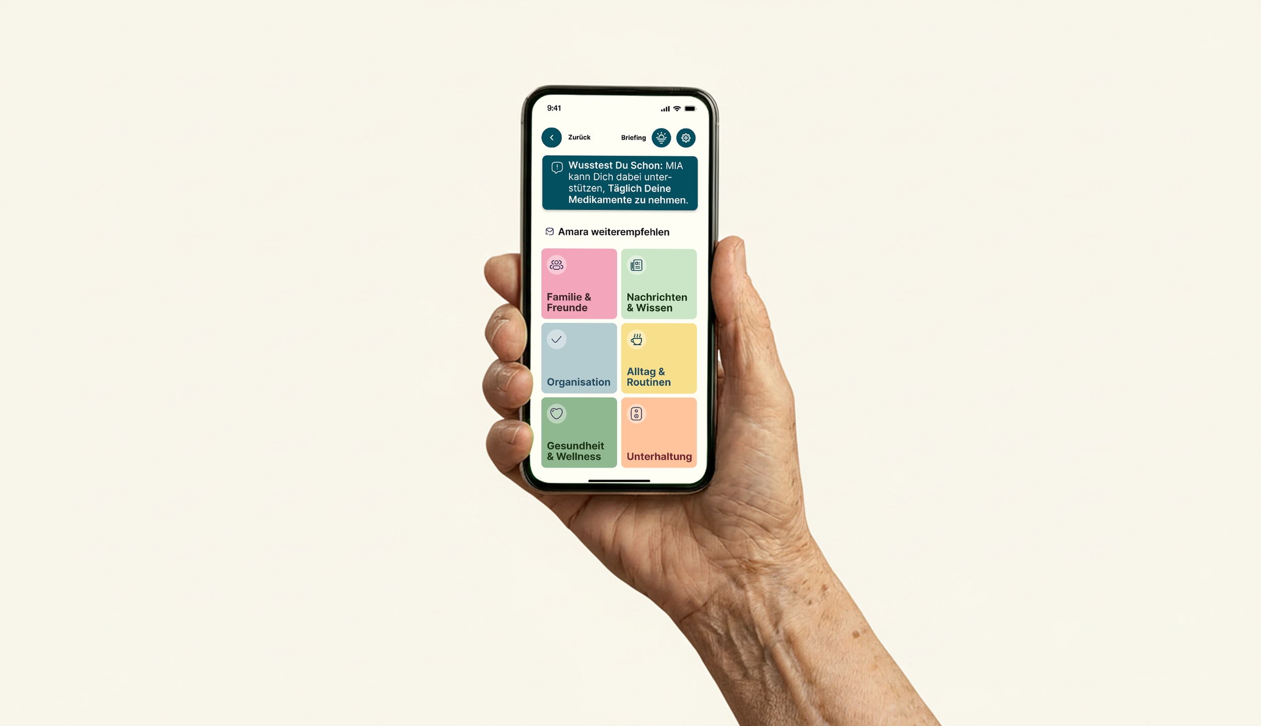 Hand hält Smartphone mit Gesundheits- und Wellness-Apps, farbcodierte Kategorien auf dem Bildschirm, einfacher Hintergrund.