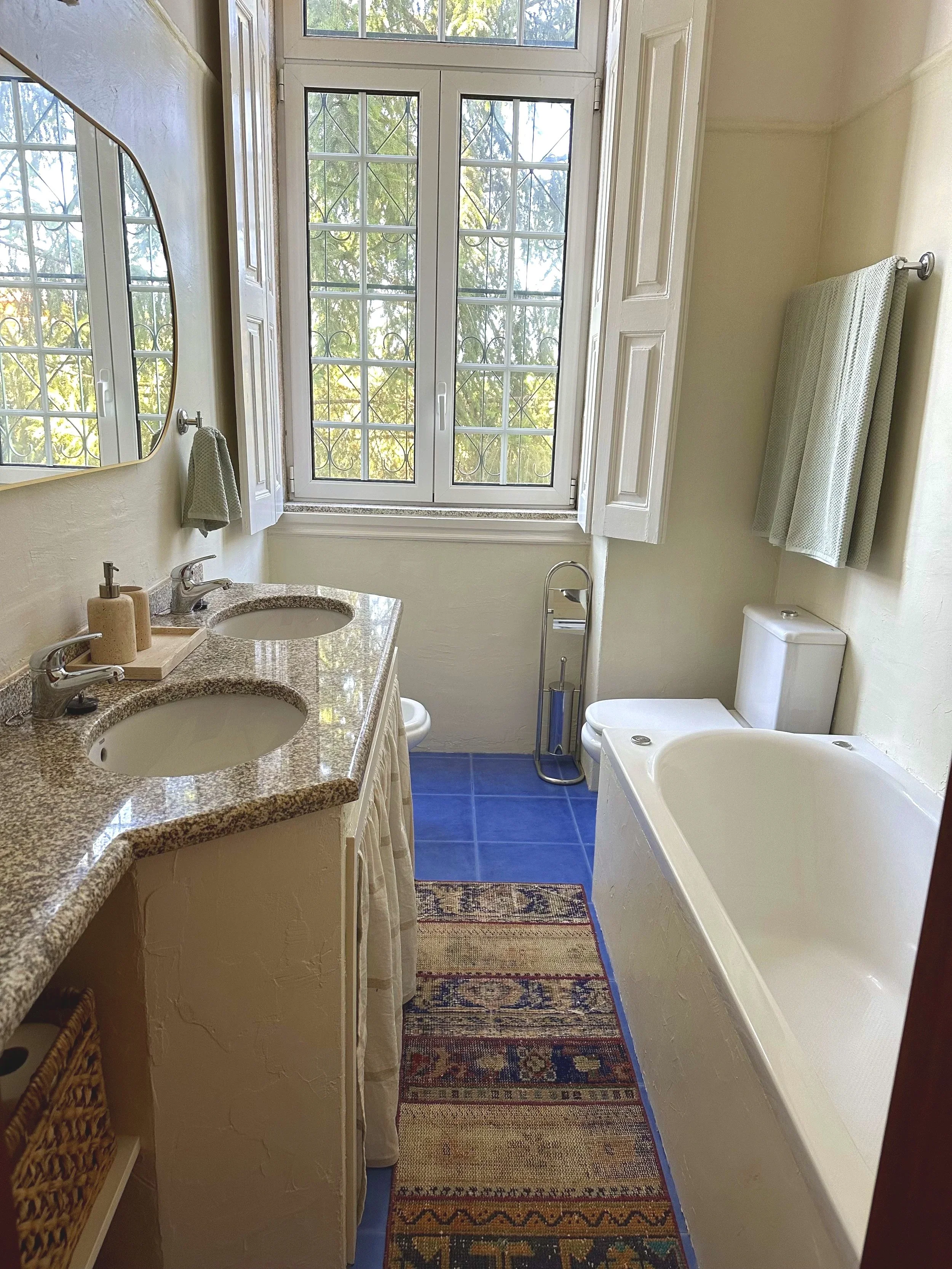 Ensuite bathroom at Casa Belo Horizonte with double sinks and a bidet.