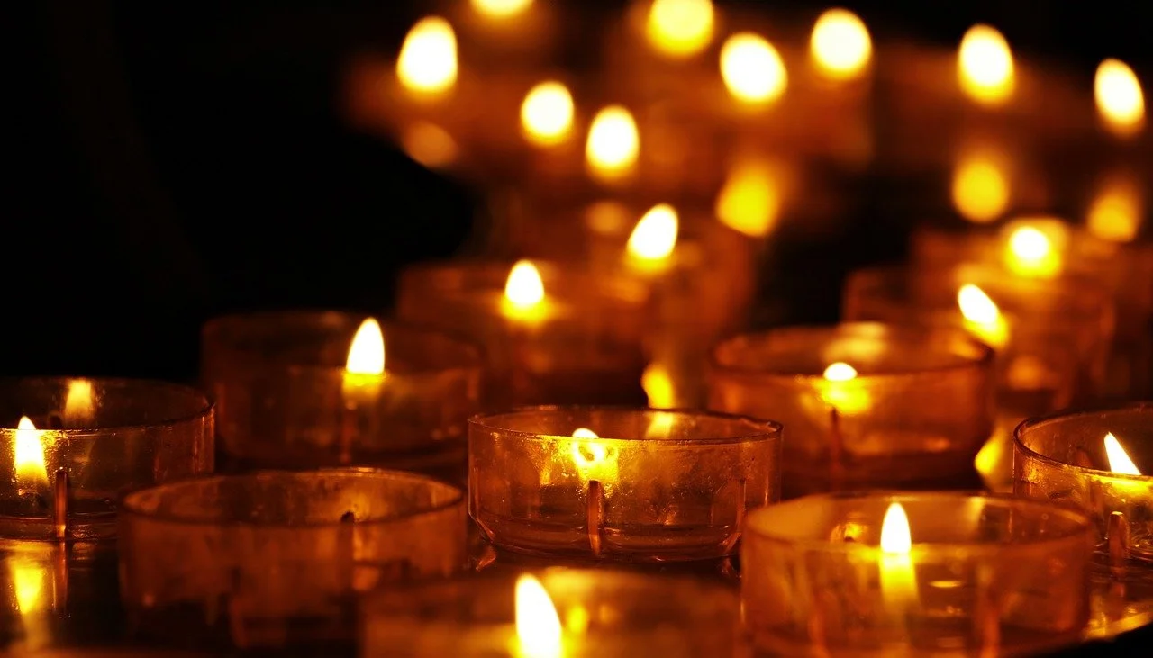 TEALIGHT CONVERSATIONS