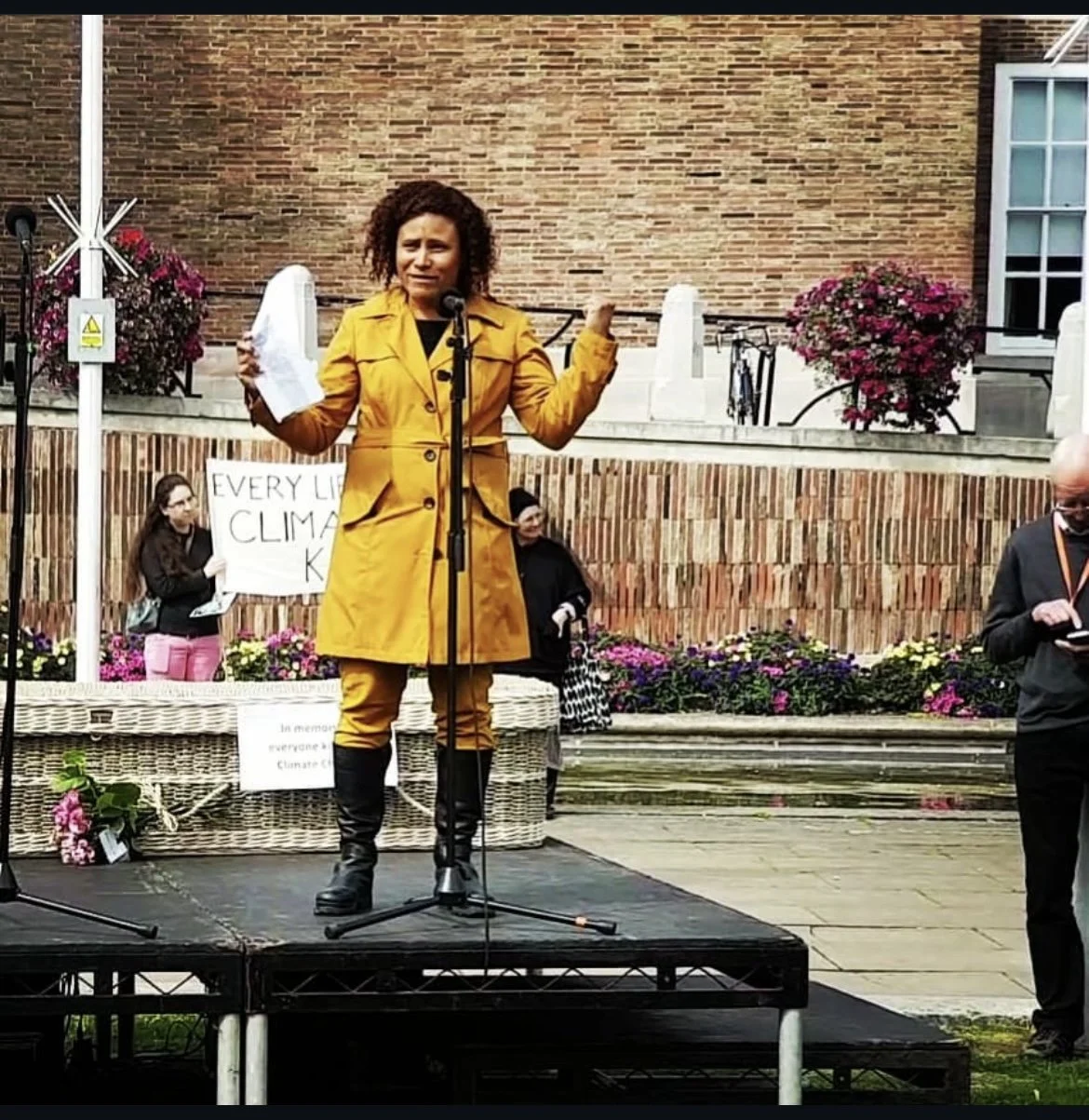 Public Speaking | Moderation | Facilitation