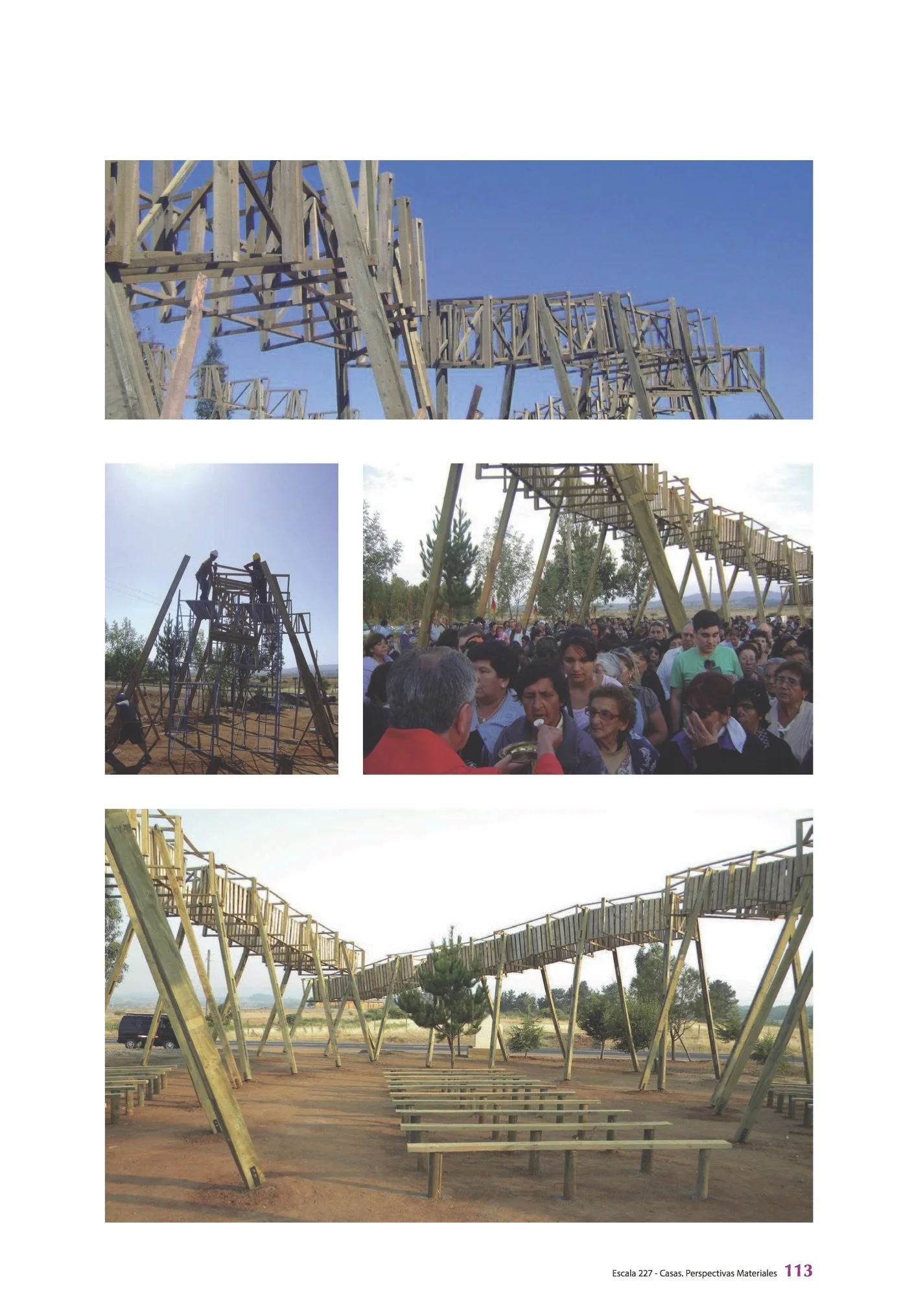 Construcción de una estructura de madera para un parque de diversiones con varias personas presentes y bancas en el lugar.