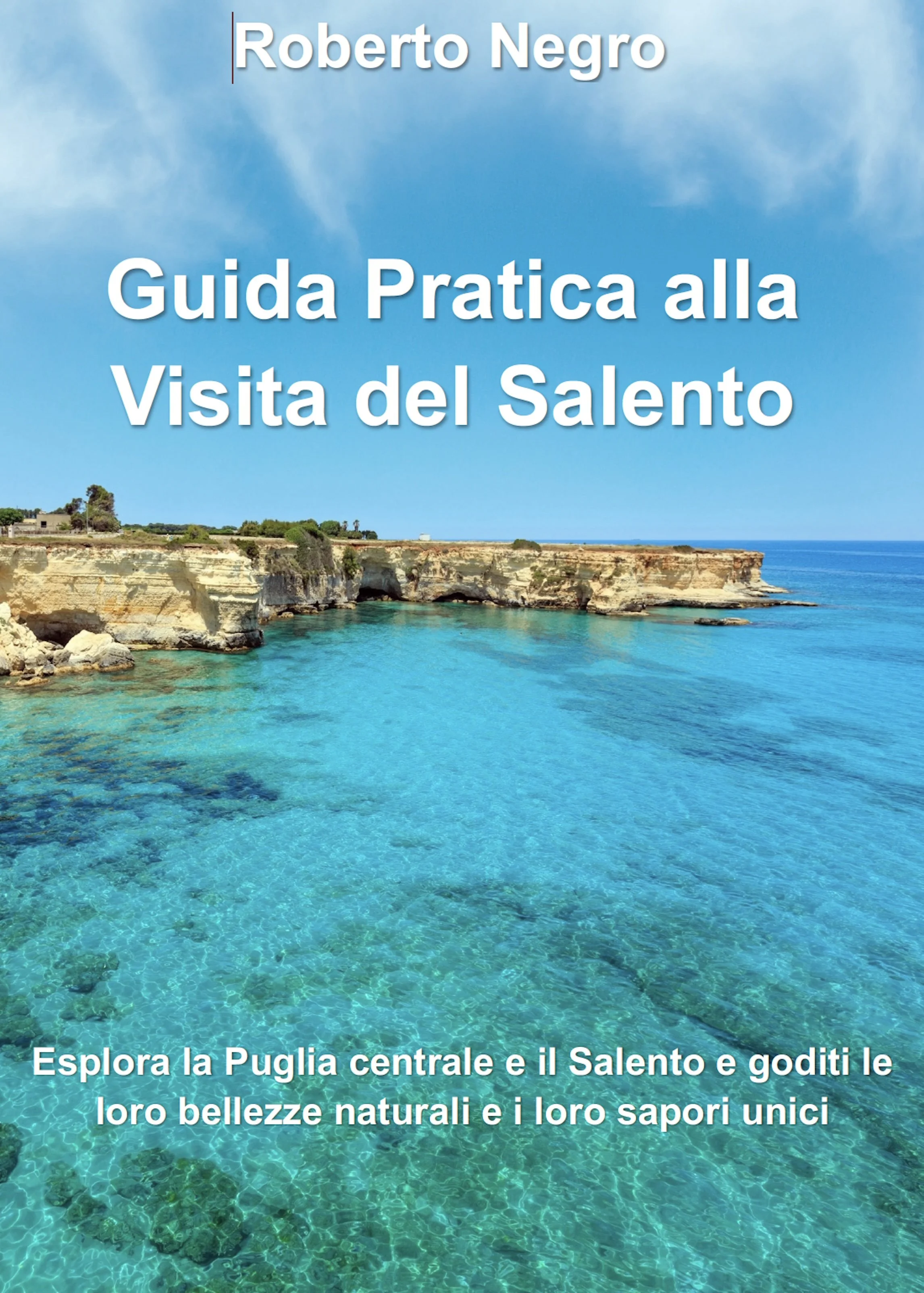 Copertina di una guida turistica con vista sul mare azzurro e scogli calcarei del Salento, titoli in italiano e cielo sereno sopra l'orizzonte.