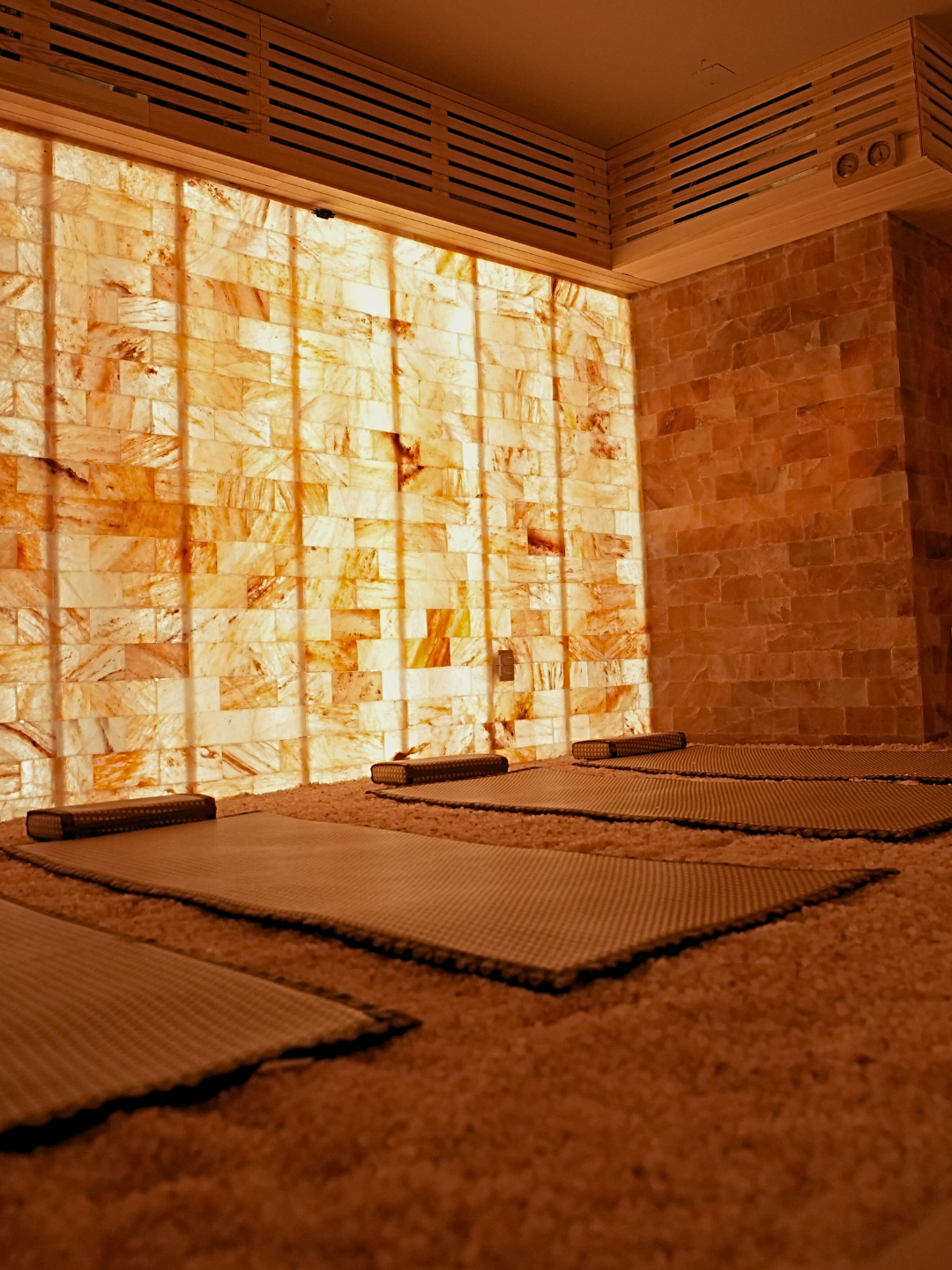 Himalayan salt sauna, salt therapy room, halotherapy, respiratory support therapy, breathing support sauna, dry salt therapy