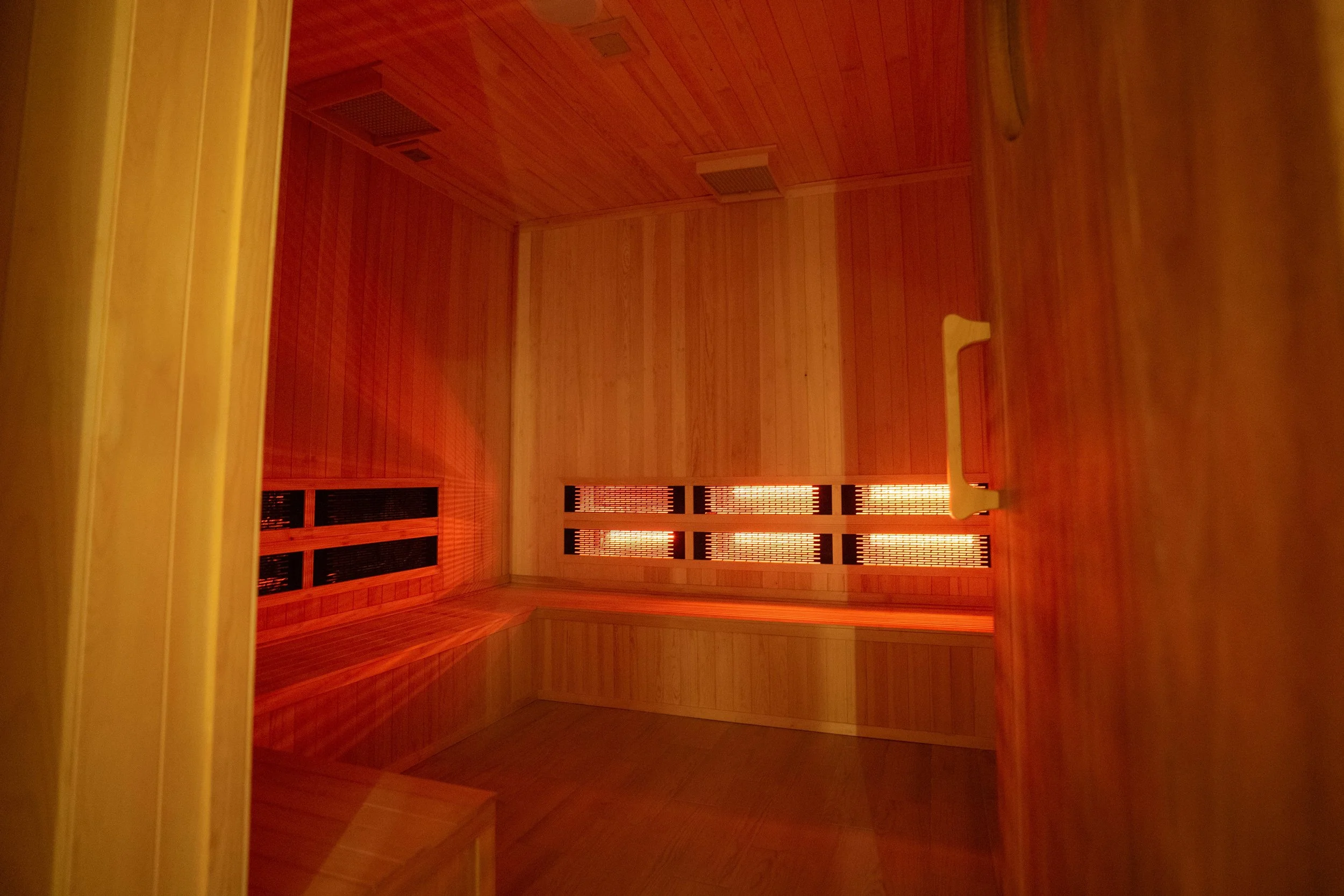 red light therapy, infrared light therapy, red light sauna, muscle recovery therapy, inflammation support, collagen support, cellular repair therapy