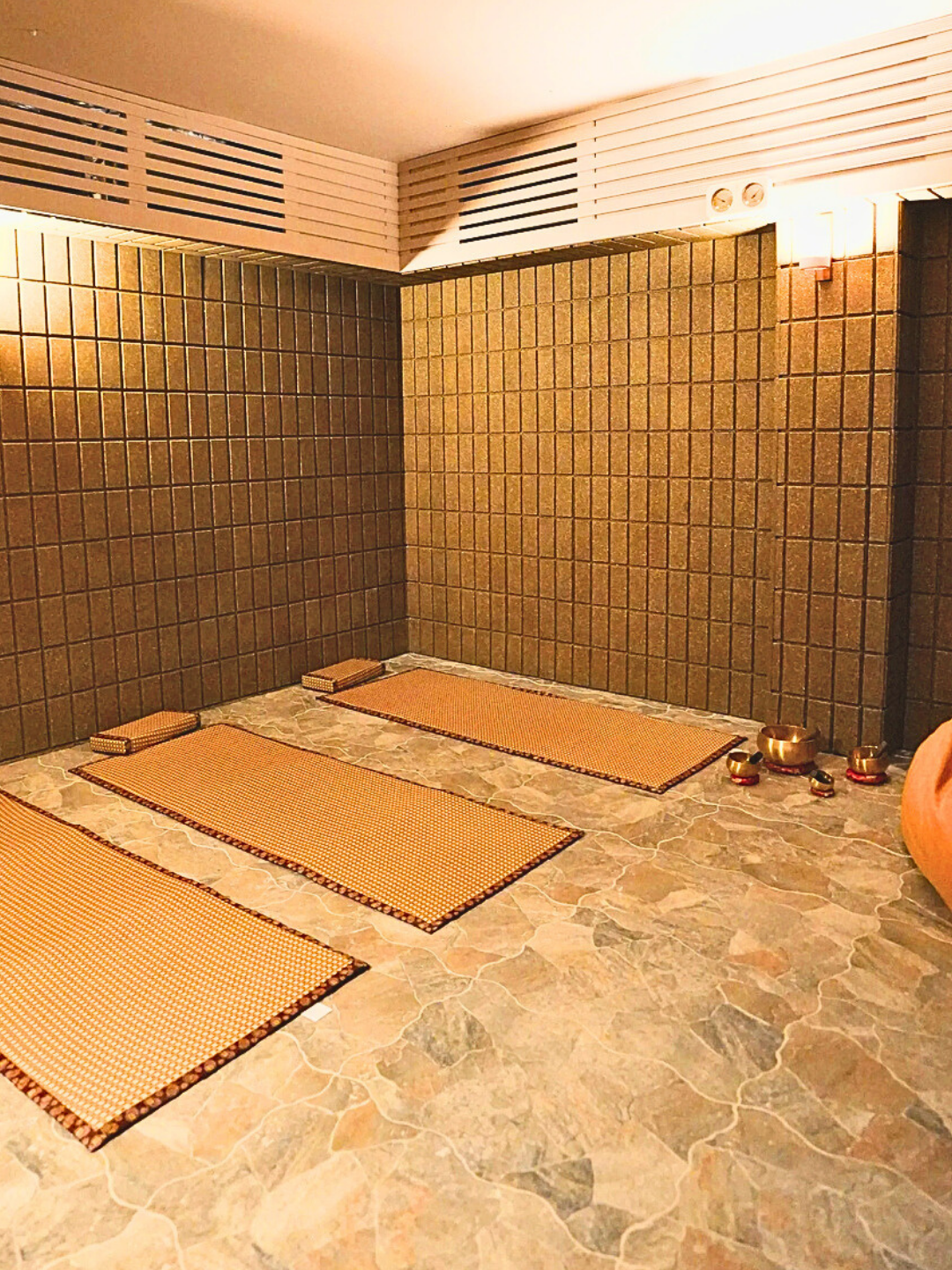 mugwort sauna, herbal sauna therapy, muscle relaxation heat therapy, circulation support sauna, natural heat therapy