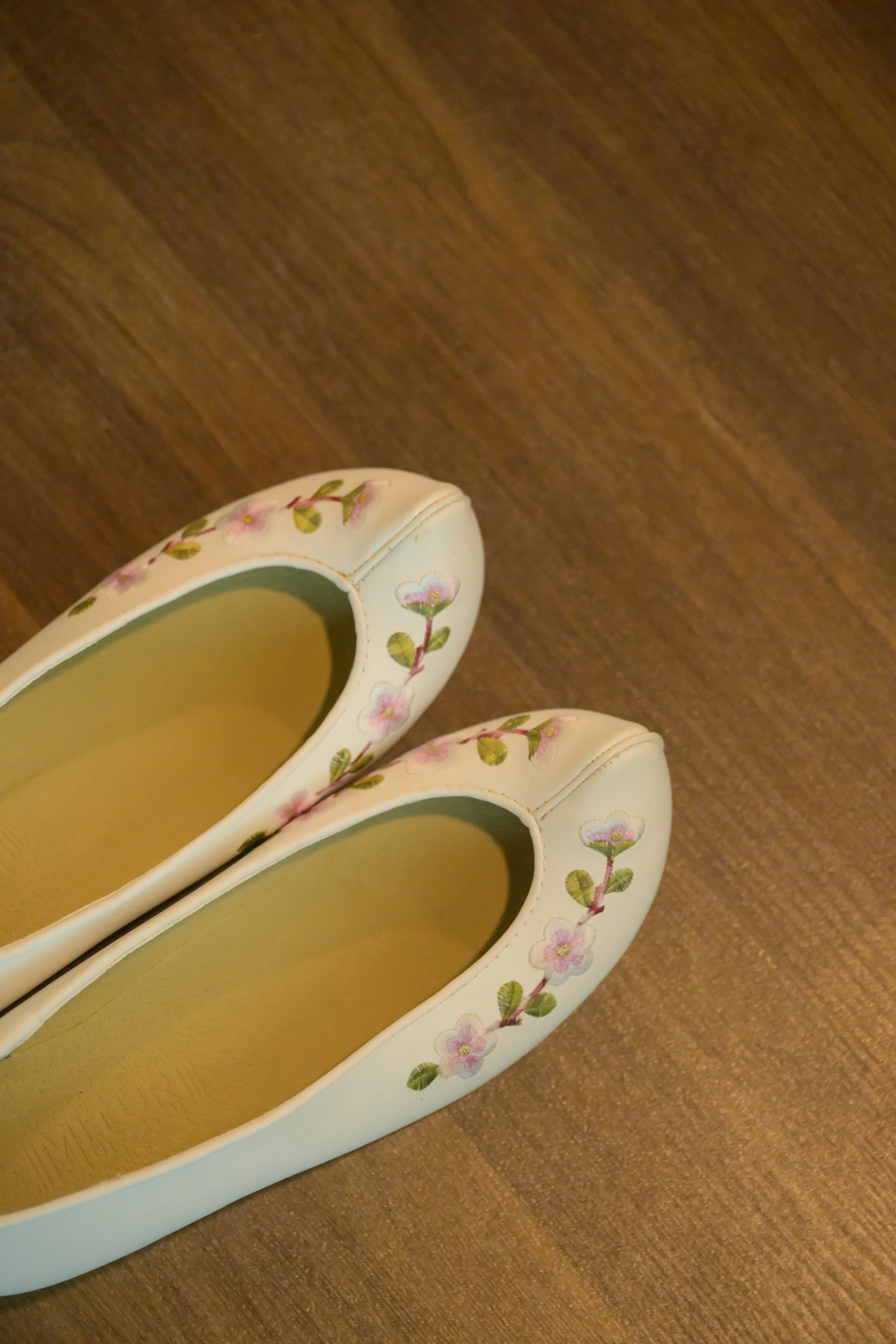 Traditional floor-based treatment room at Laurel Studio, inspired by Korean ondol culture for a calm skincare experience.