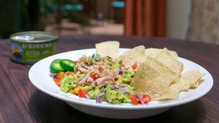 Guacamole with tuna